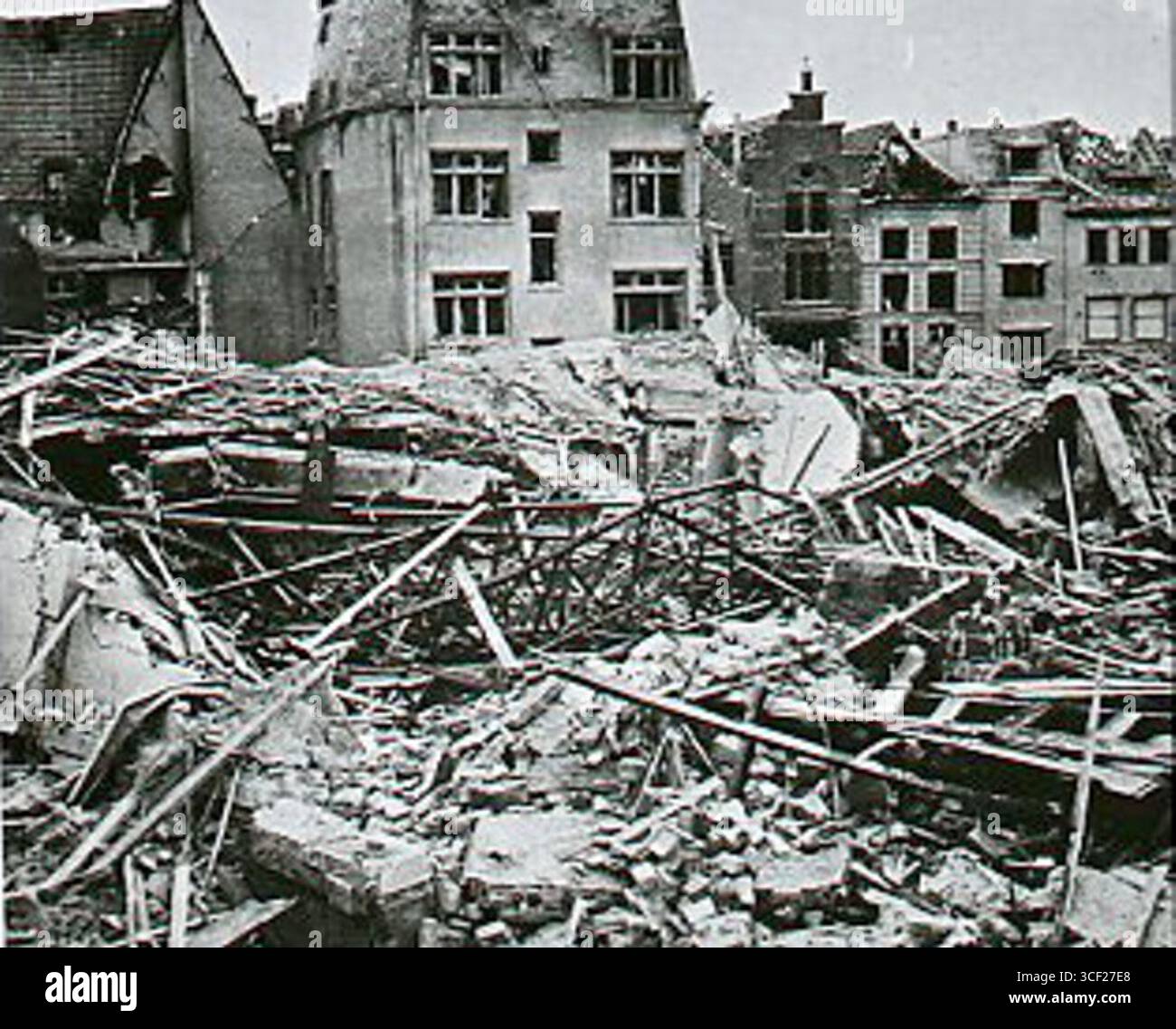 Rovine del Teatro Rembrandt sul Nassaustraat, catturate nell'ottobre 1944 dopo i bombardamenti durante la seconda guerra mondiale. L'edificio fu gravemente danneggiato durante la guerra. Foto Stock