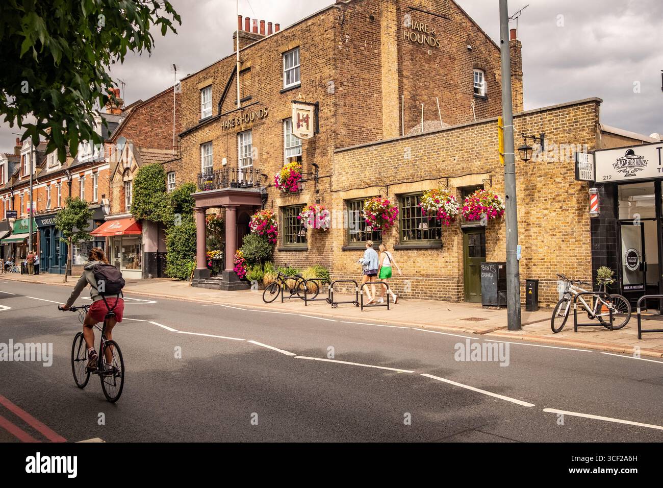LONDRA - 5 AGOSTO 2025: Pub Hare and Hounds in Upper Richmond Road a Mortlake East Sheen, sud-ovest di Londra Foto Stock