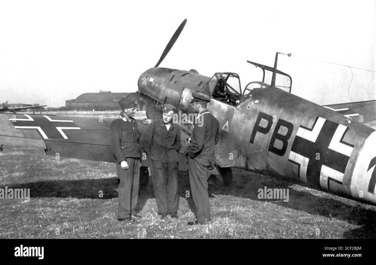 Albert Brunner (li.) Bf 109 D, Fluglehrerschule d. Luftwaffe Brandenburg-Briest, um 1940. Foto Stock