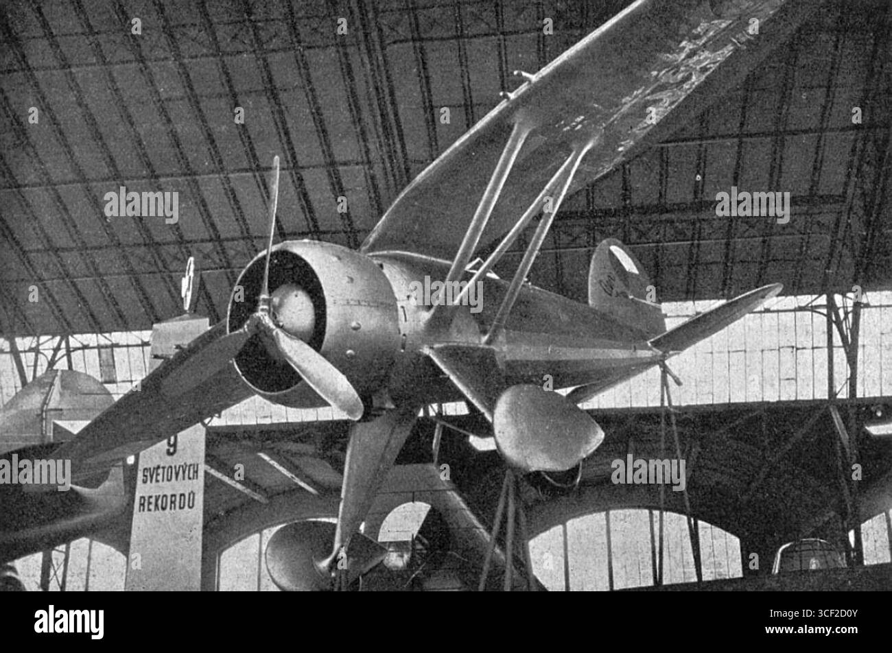 Una foto dell'aereo da caccia Aero A-102, pubblicata sulla rivista di aviazione ceca "Letectví" il 15 luglio 1937, che ne descrive il design e le caratteristiche. Foto Stock