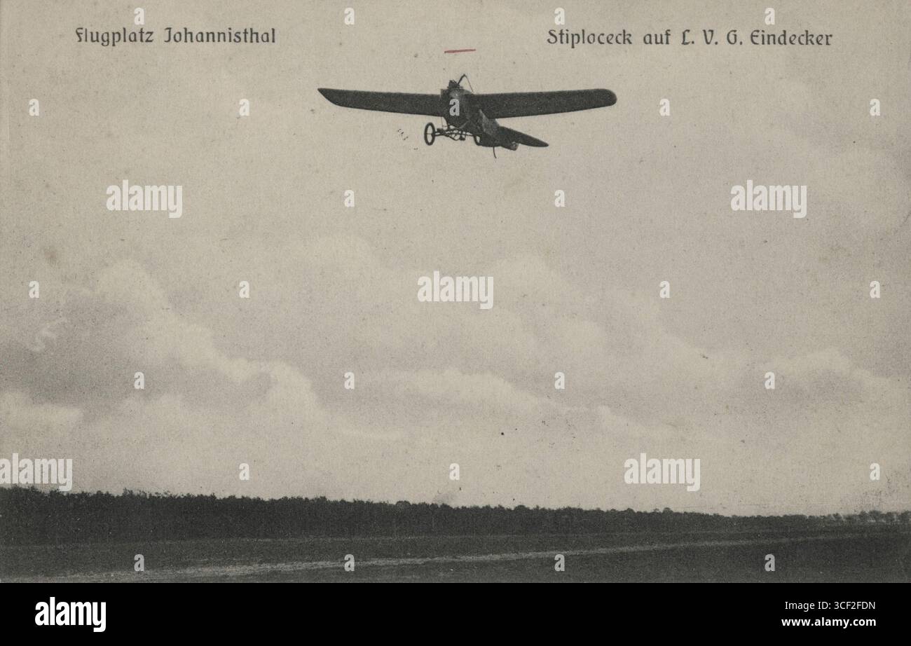 Un aereo da guerra tedesco, il Jeannin, decolla da Johannisthal, in Germania, nel 1912. Questa immagine mostra la prima aviazione militare in Germania. Foto Stock