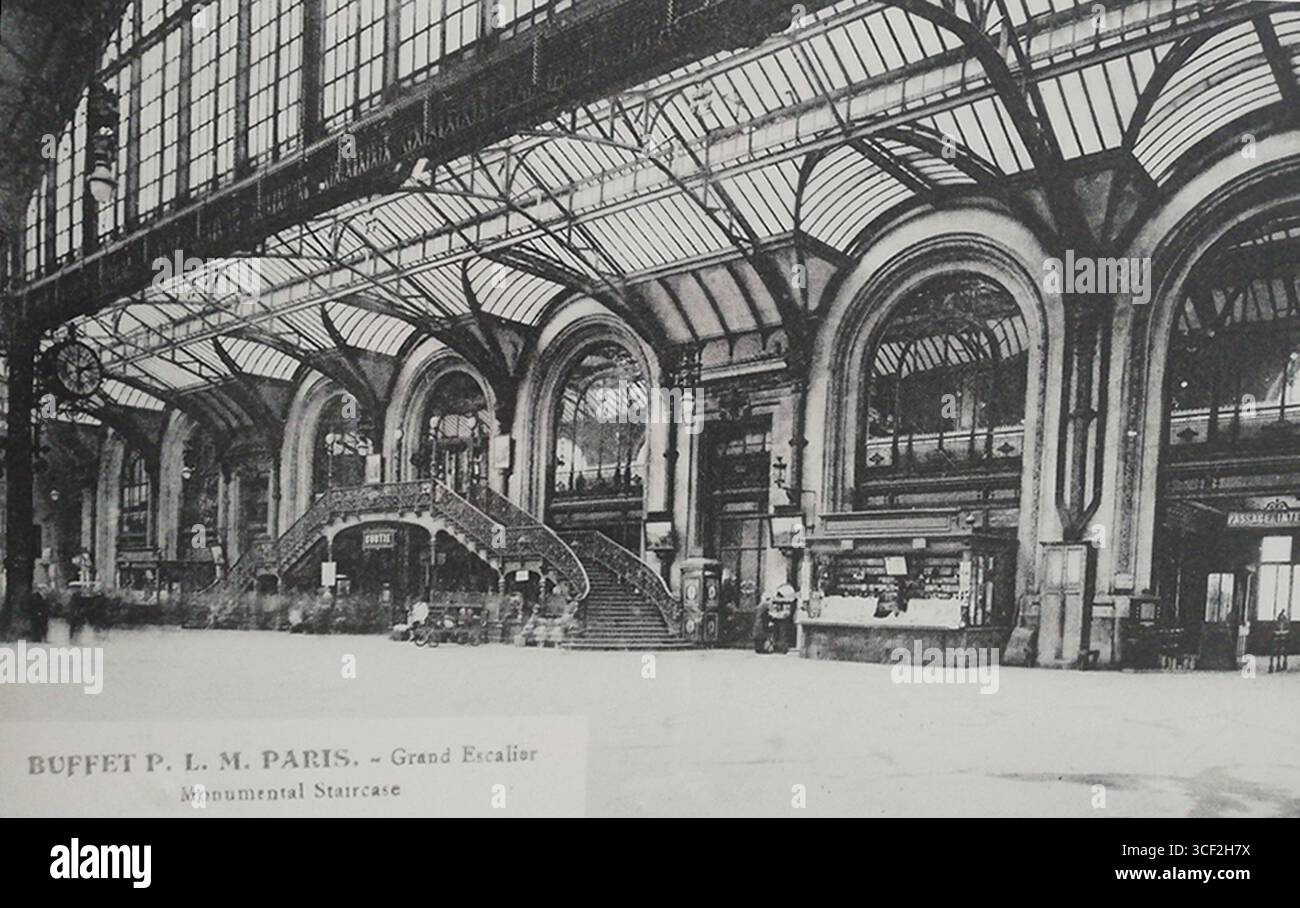 Il PLM buffet alla Gare de Lyon di Parigi, ora conosciuto come 'le Train Bleu', era un famoso ristorante fondato all'inizio del XX secolo, noto per i suoi interni lussuosi e la sua clientela di alto profilo. Foto Stock