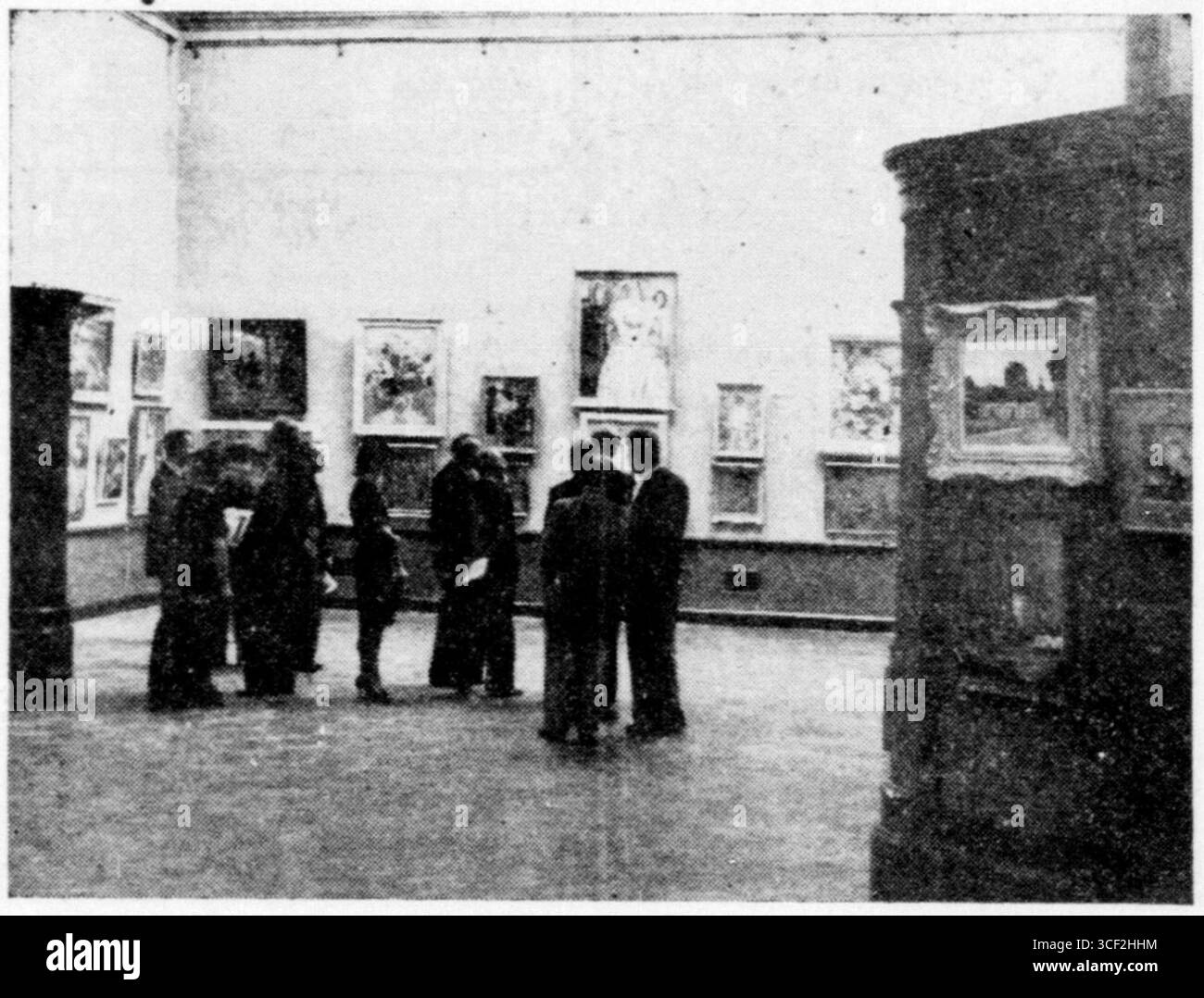 Una delle sale del Rijksmuseum è piena di mostre della mostra "Onze Kunst van Heden" del 1939, che espone opere moderne di artisti contemporanei. Foto Stock