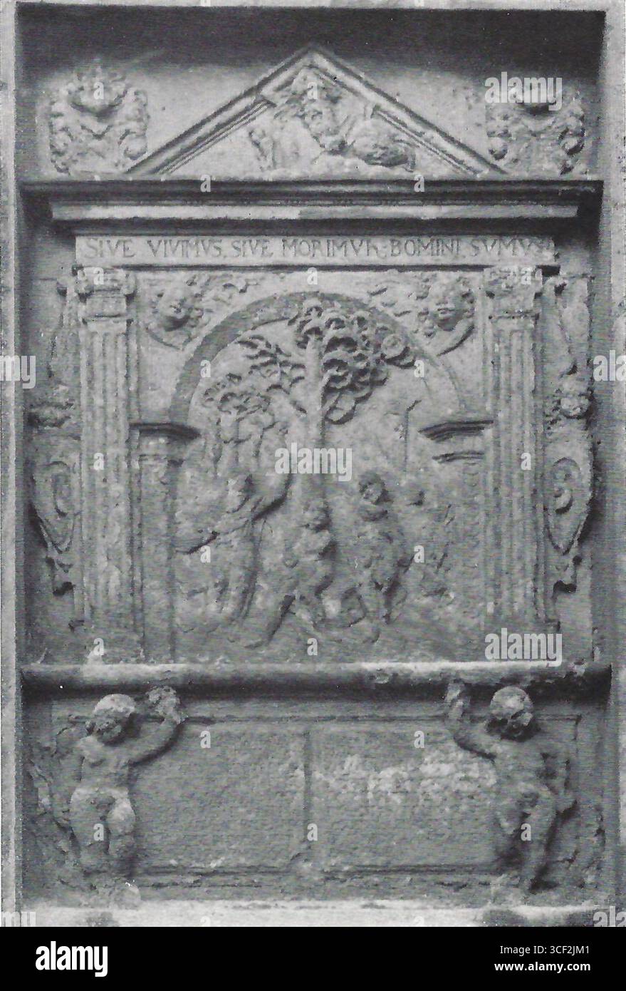 La lapide di Alemann nella chiesa di San Giovanni a Magdeburgo funge da segno storico, riflettendo le tradizioni di sepoltura della chiesa. Foto Stock
