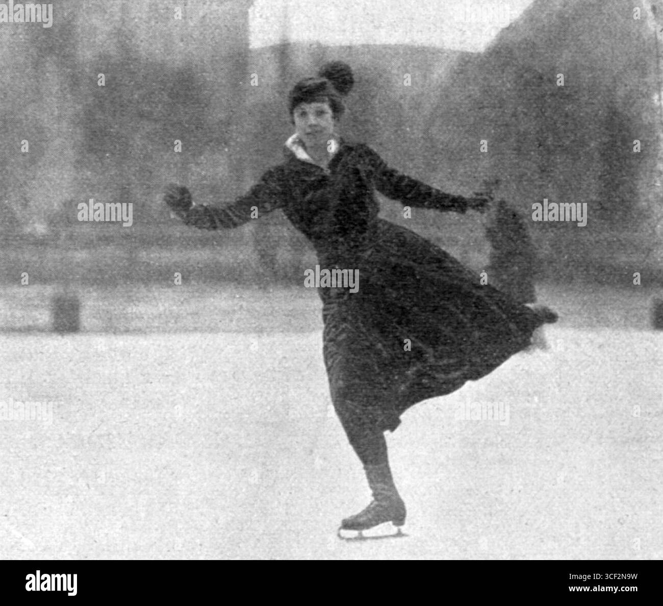 Paula Zalaudek è stata incoronata campionessa austriaca di pattinaggio artistico femminile nel 1916. Ha rappresentato l'Austria nelle competizioni nazionali durante questo periodo. Foto Stock