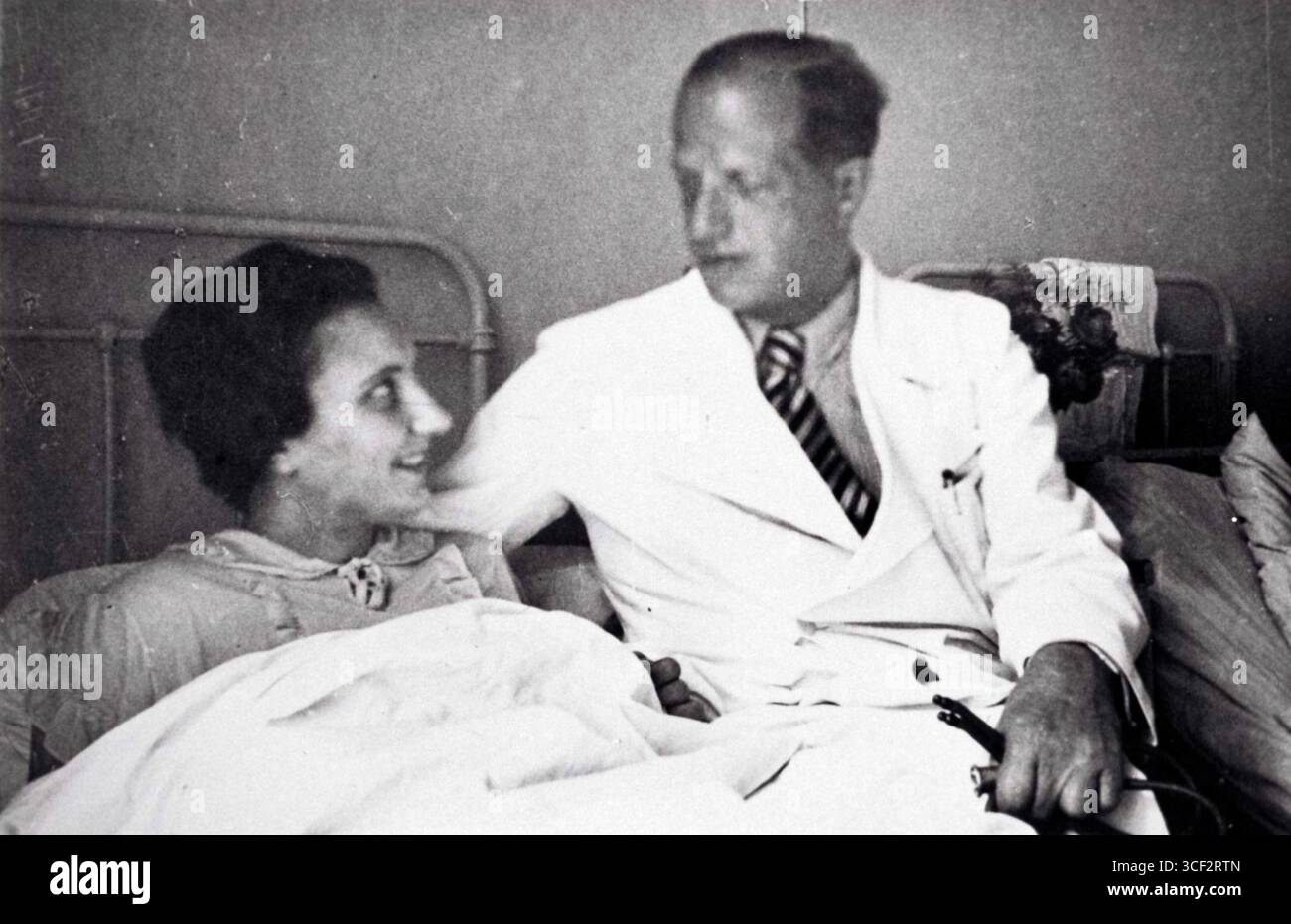 Hermann Engel, chirurgo ortopedico e co-fondatore del DHfL a Berlino, sposò Alice Wronker, figlia di Hermann Wronker, e faceva parte di un'importante famiglia medica e sportiva. Foto Stock