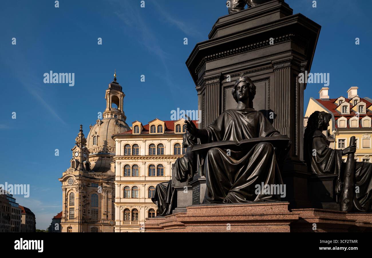 Dresda, Germania, la Frauenkirche (Chiesa delle nostre carissime donne) 2025 Wikipedia qui sotto: La Frauenkirche (ufficialmente: Chiesa delle nostre carissime donne) è un Prot Foto Stock