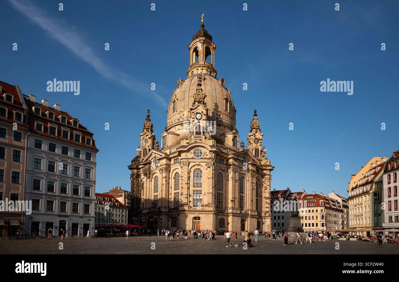 Dresda, Germania, la Frauenkirche (Chiesa delle nostre carissime donne) 2025 Wikipedia qui sotto: La Frauenkirche (ufficialmente: Chiesa delle nostre carissime donne) è un Prot Foto Stock