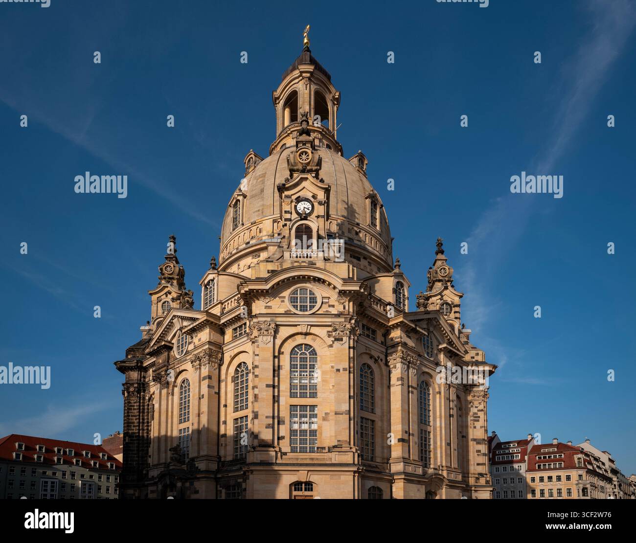 Dresda, Germania, la Frauenkirche (Chiesa delle nostre carissime donne) 2025 Wikipedia qui sotto: La Frauenkirche (ufficialmente: Chiesa delle nostre carissime donne) è un Prot Foto Stock