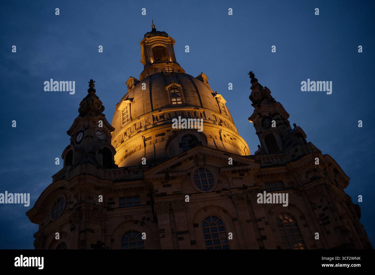 Dresda, Germania, la Frauenkirche (Chiesa delle nostre carissime donne) 2025 Wikipedia qui sotto: La Frauenkirche (ufficialmente: Chiesa delle nostre carissime donne) è un Prot Foto Stock
