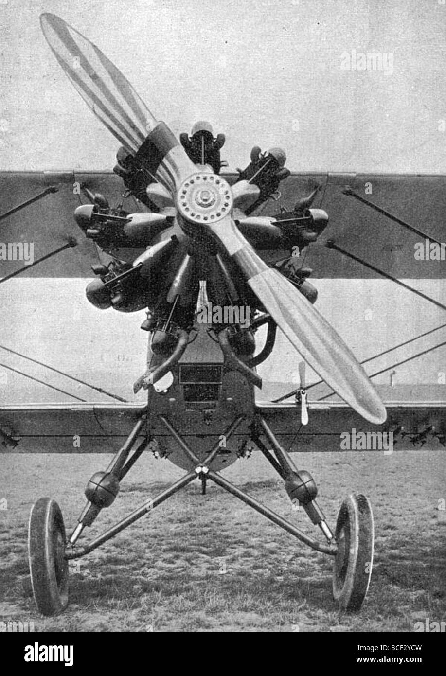 L'Aero AP.32, equipaggiato con un motore Jupiter vi, è stato visto in una fotografia del 15 settembre 1930. Questo aereo rappresenta i progressi nella tecnologia aeronautica e militare degli inizi del XX secolo. Foto Stock