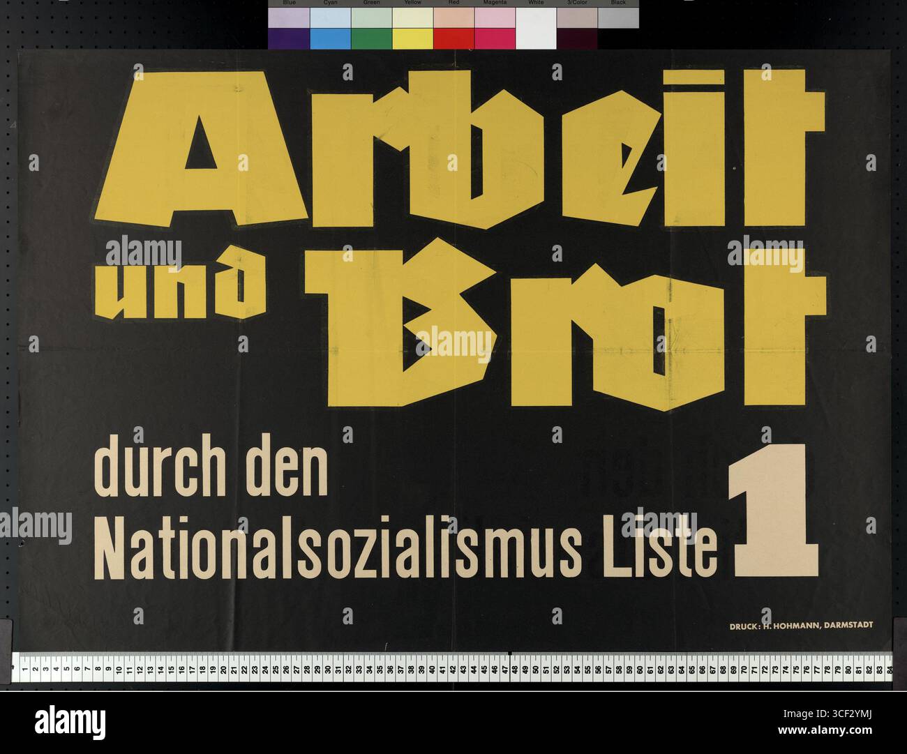 Questa pubblicazione del 1932, *Arbeit und Brot durch den Nationalsozialismus*, delinea la propaganda e le politiche economiche del regime nazista volte a garantire occupazione e cibo alla popolazione. Foto Stock