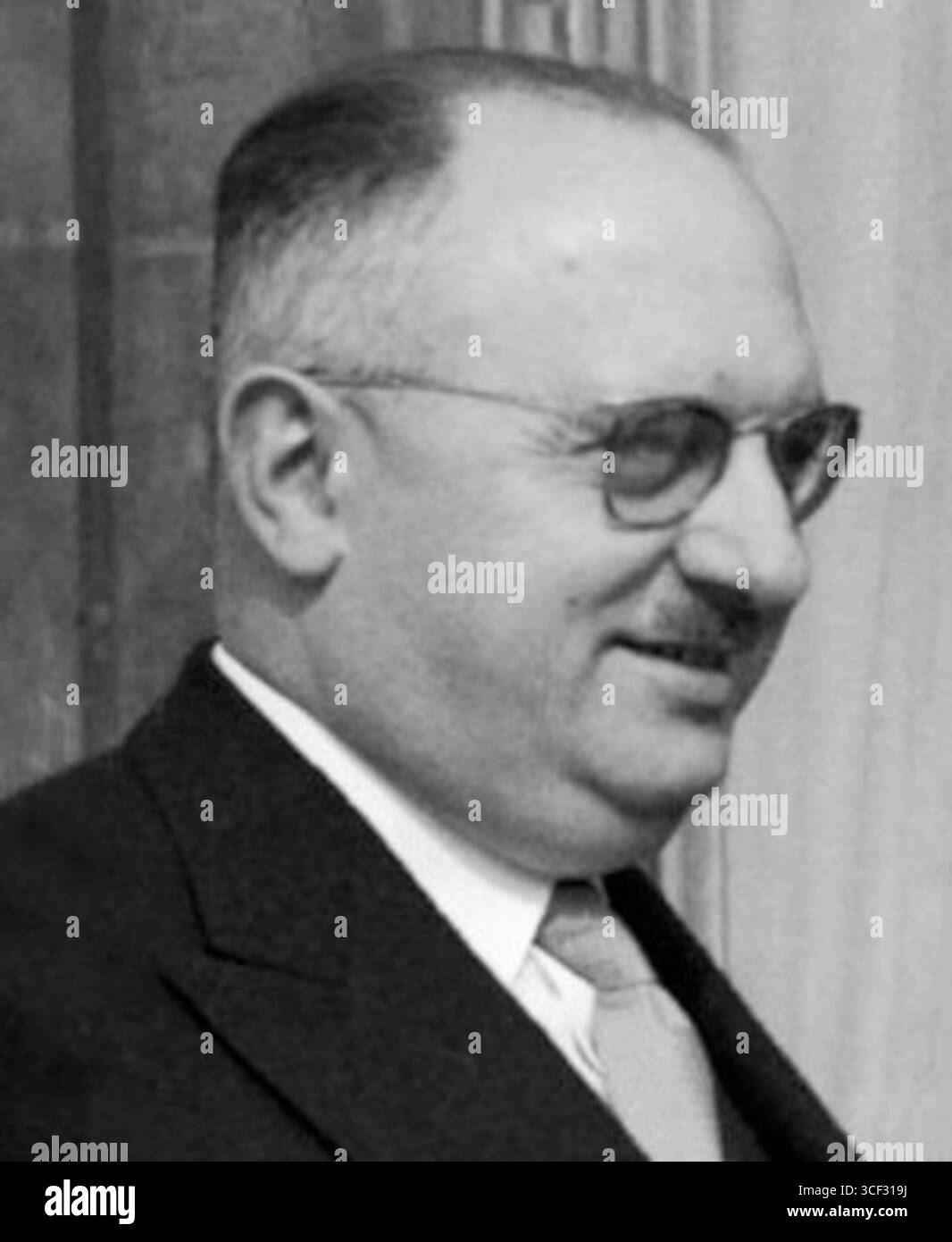 Una fotografia del 1952 di Jean Letourneau, una figura notevole nella politica francese durante la metà del XX secolo. Foto Stock