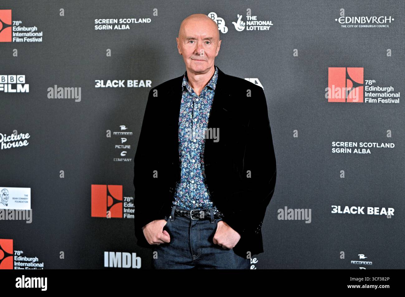 Edimburgo, Scozia, Regno Unito. 20 agosto 2025. Edinburgh International Film Festival: L'autrice scozzese Irvine Welsh partecipa alla photocall ufficiale al Caledonian Hotel. Film: La realtà non è sufficiente. Crediti: Craig Brown/Alamy Live News Foto Stock