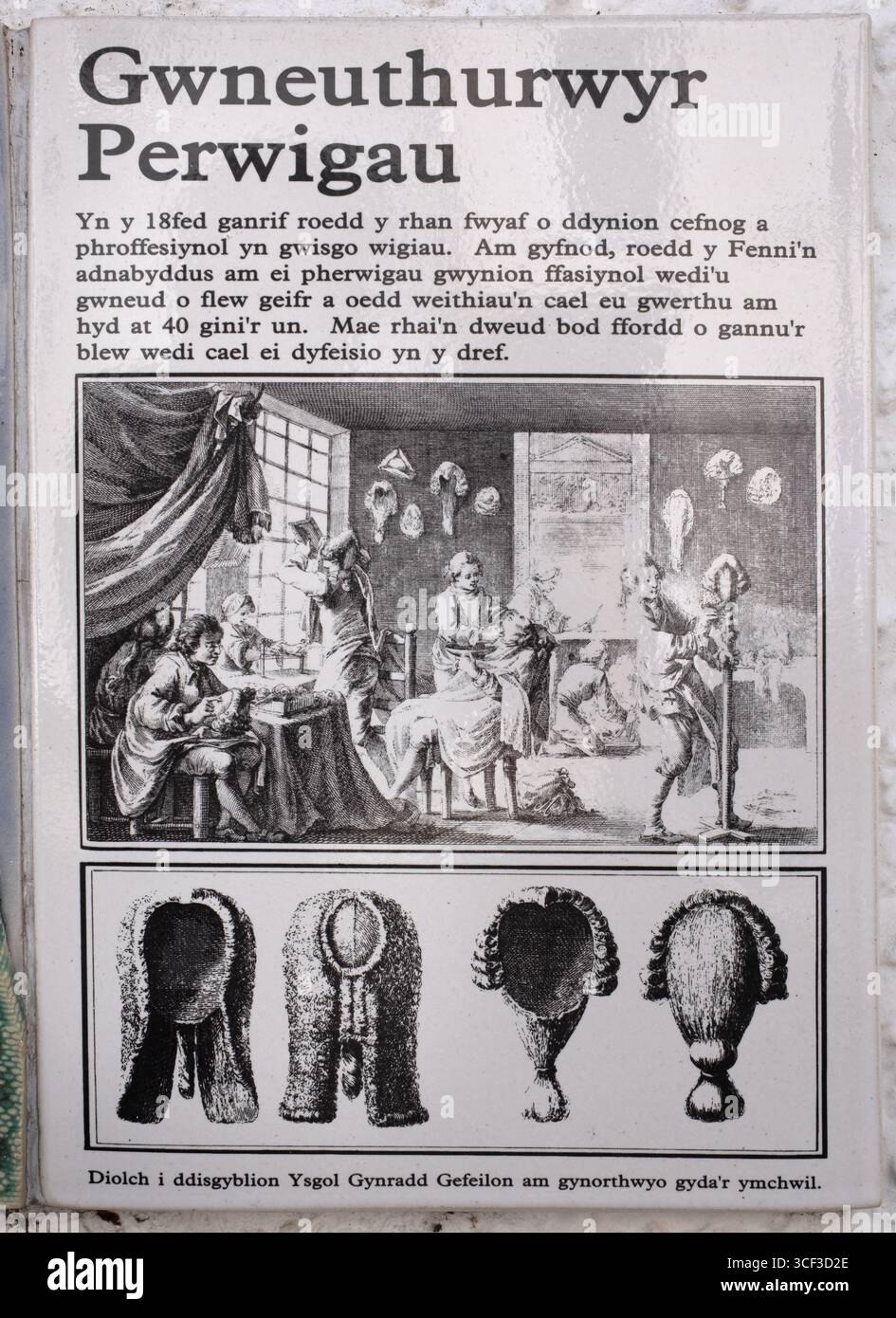 Targa storica della lingua gallese per la produzione di periwigs bianche ad Abergavenny Monmouthshire Galles del Sud Regno Unito Foto Stock
