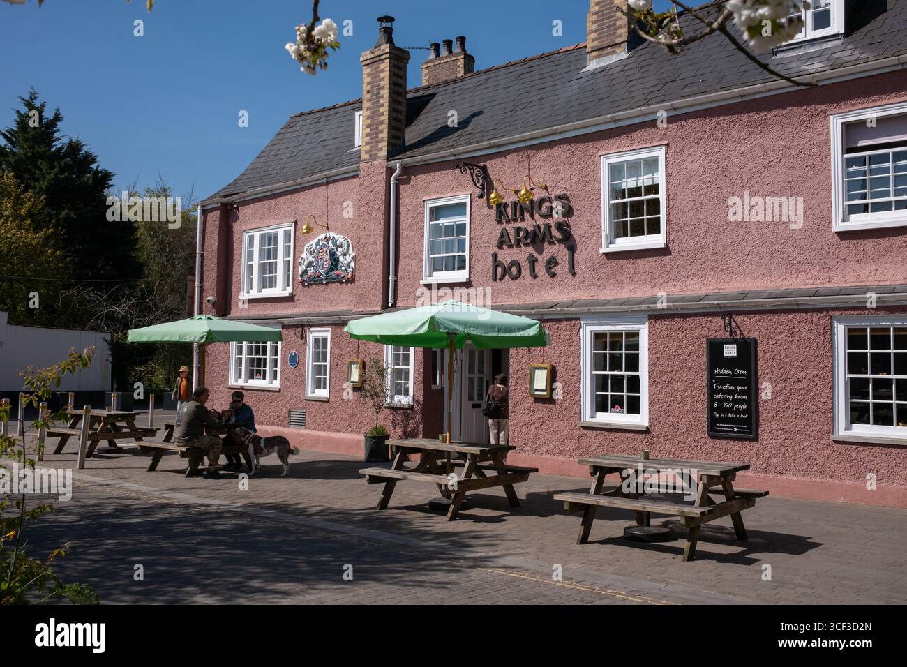 The Kings Arms Hotel and Public House ad Abergavenny, Galles, Regno Unito Foto Stock