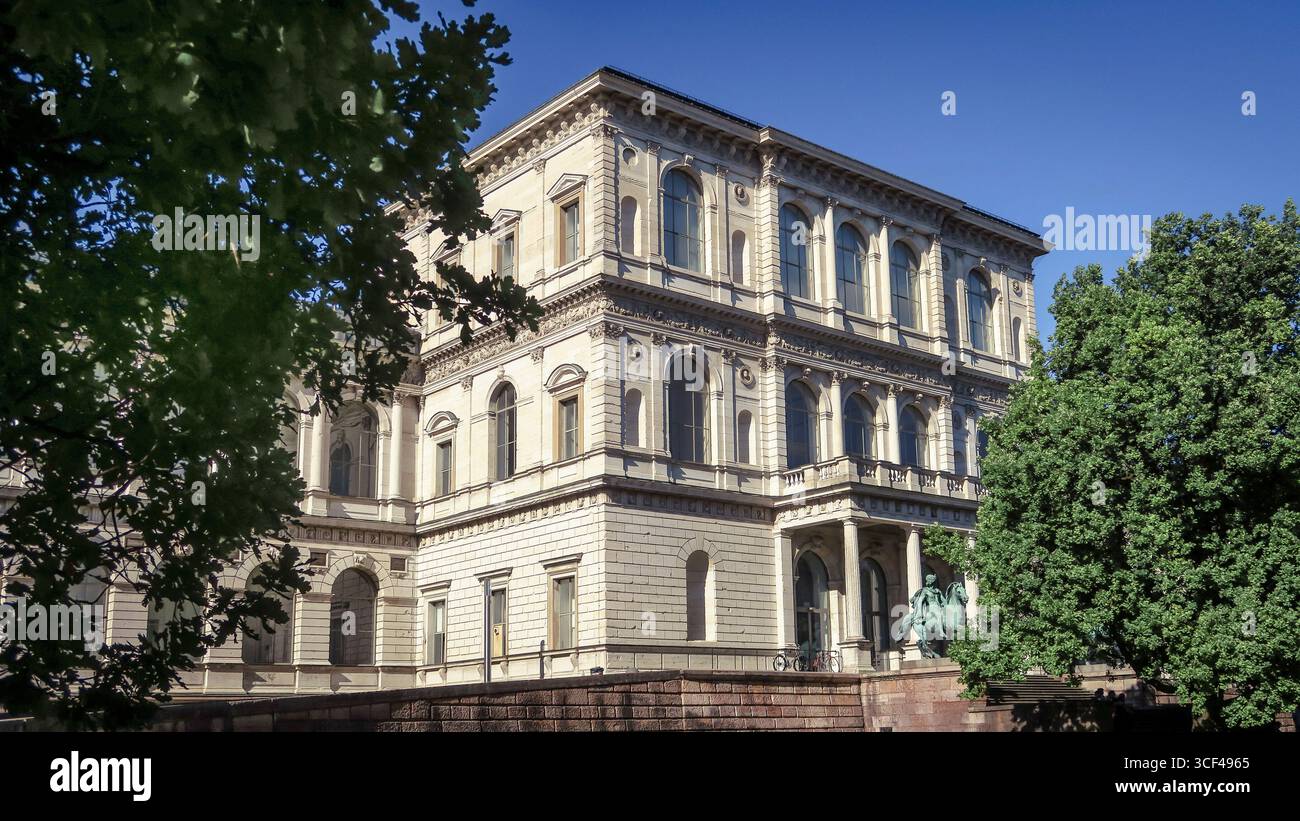 accademia d'arte di Schwabing a Monaco. Costruito tra il 1876 e il 1885 in stile neorinascimentale. Foto Stock