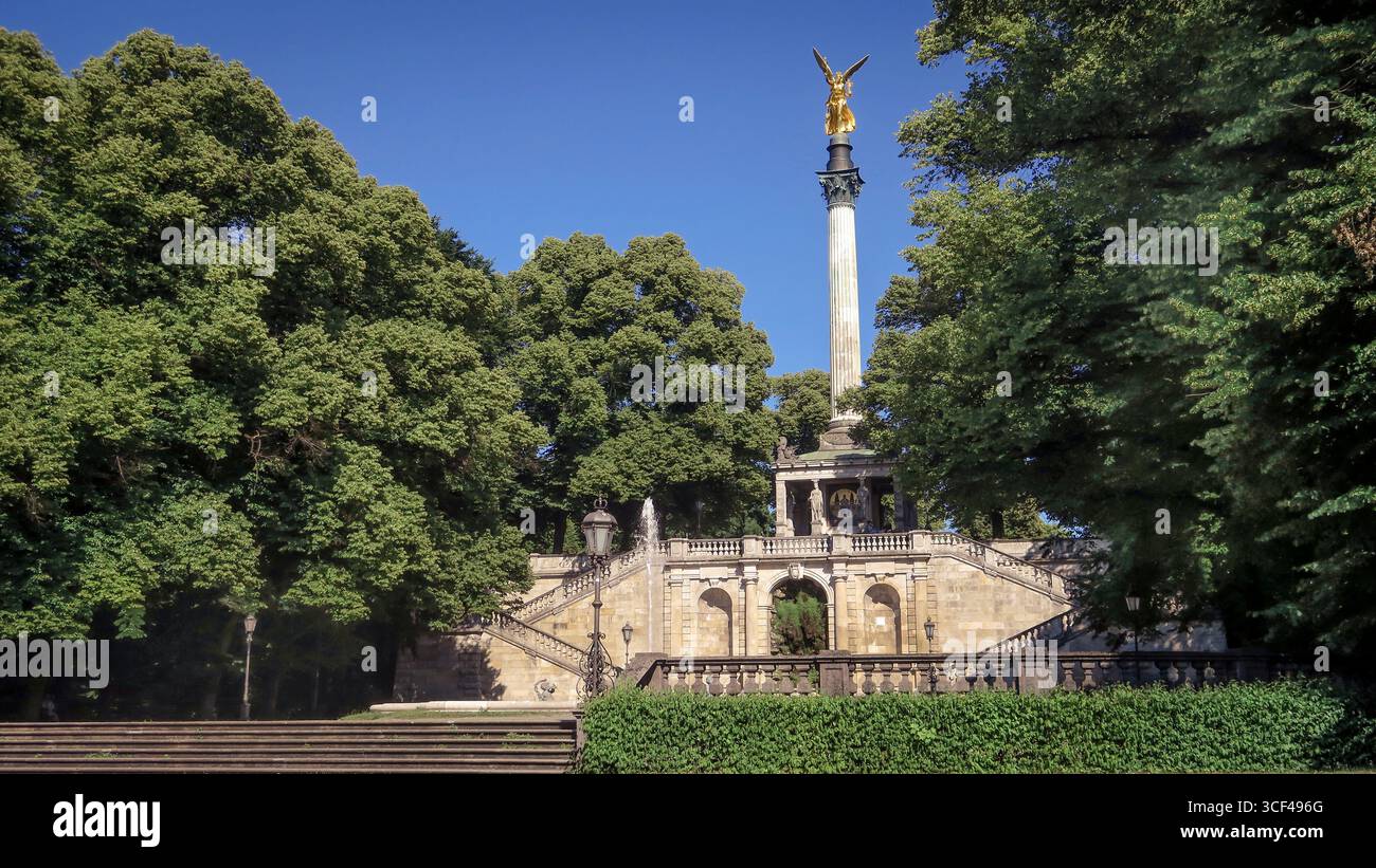 Angelo della Pace sulla Prinzregentenstrasse a Bogenhausen a Monaco di Baviera. Eretto nel 1896n1899. Foto Stock
