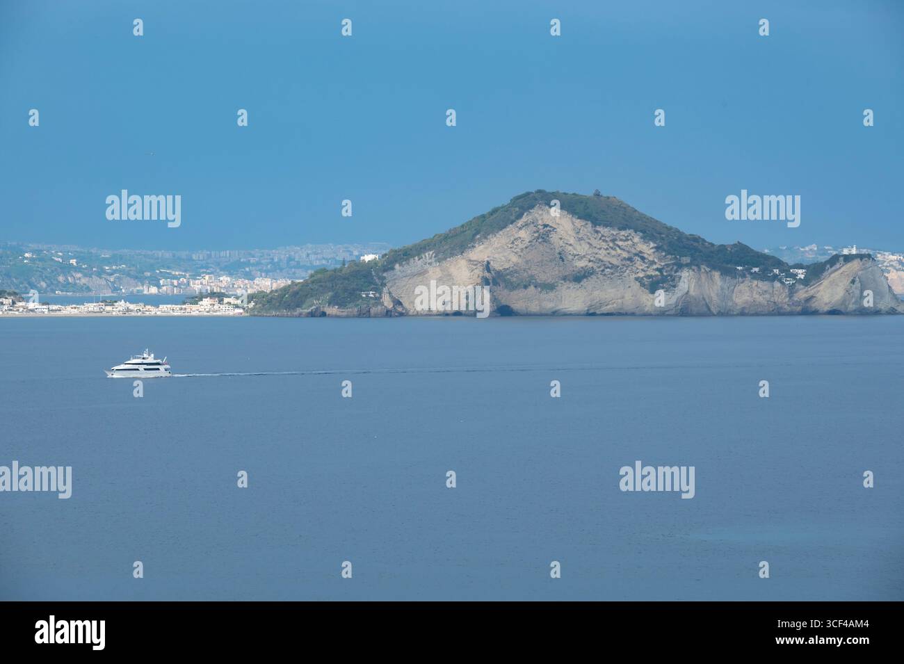 Italia, Golfo di Napoli, Isole Flegrei, Mar Tirreno, Campania, isola di Procida, traghetto Foto Stock