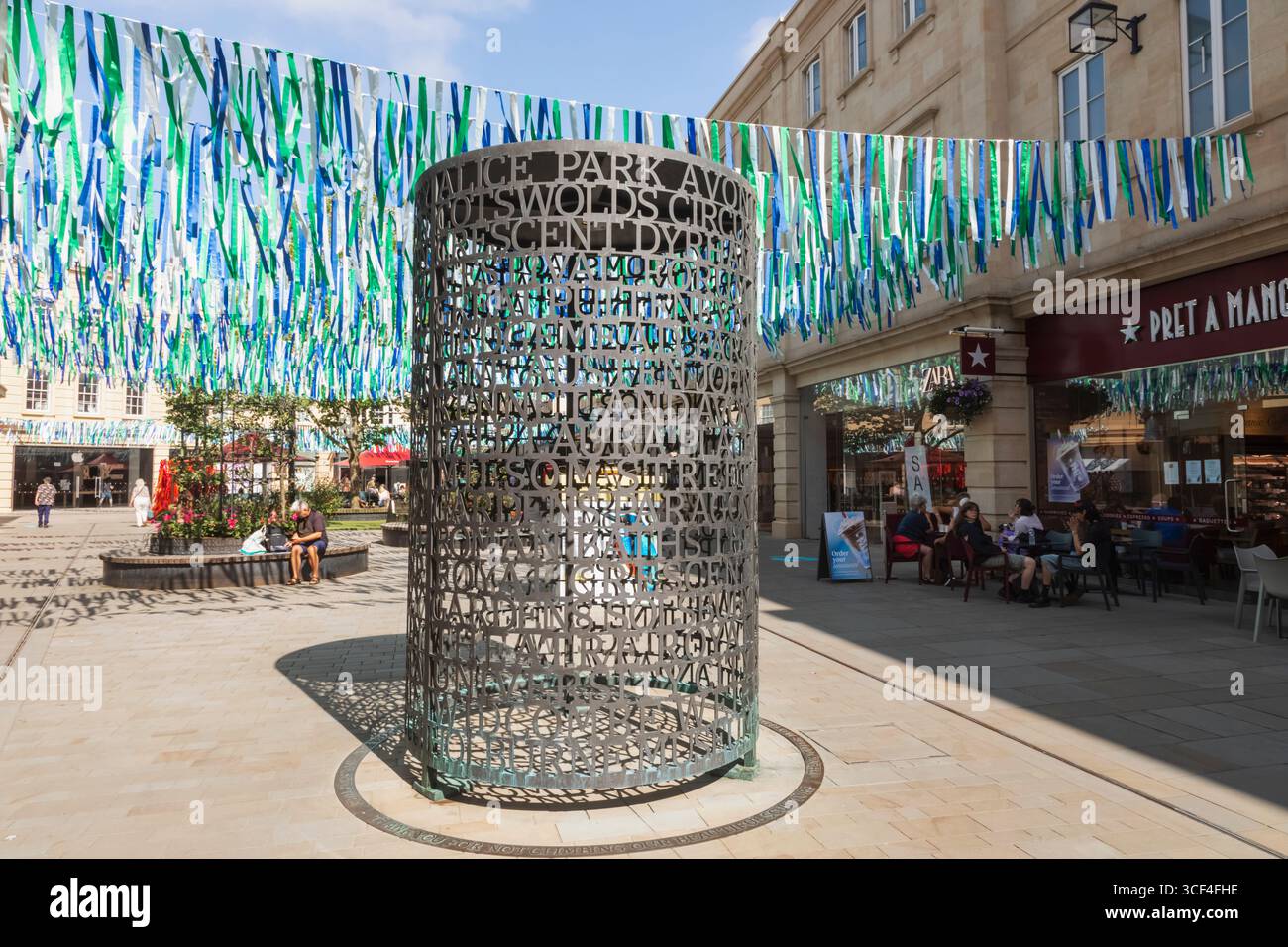 Inghilterra, Somerset, Bath, Southgate Shopping area, Street Scene Foto Stock