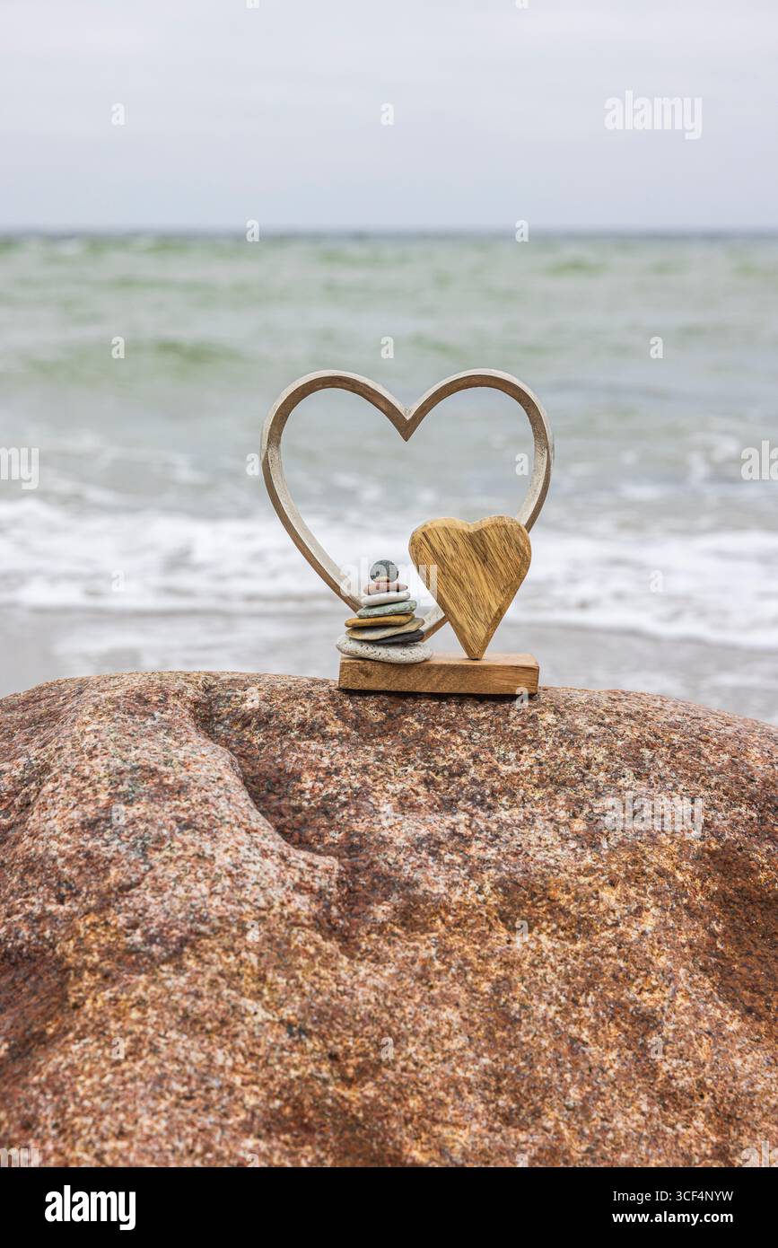 Cuori, cairn, decorazioni, a forma di cuore, costa del Mar Baltico Foto Stock