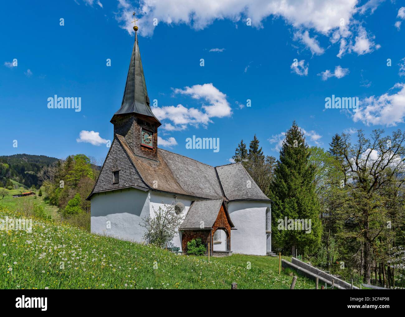 Bad Hindelang, chiesa cattolica di St. Leonhard nel distretto di Liebenstein. Foto Stock