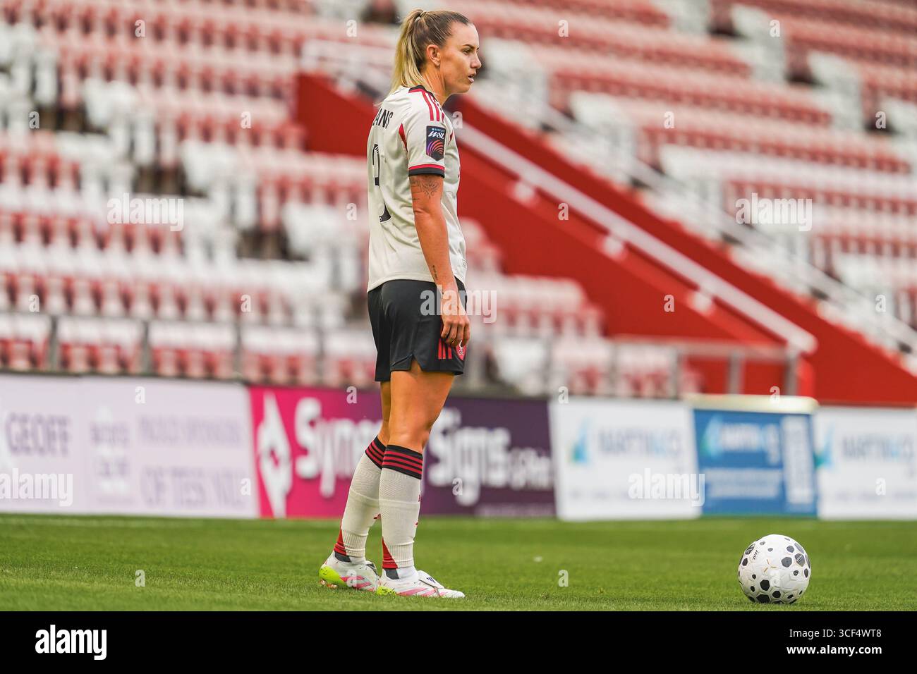 LEIGH, INGHILTERRA - 20 agosto: Gemma Evans del Liverpool FC durante l'amichevole tra Manchester United Women e Liverpool FC Women al Leigh Sports Village il 20 agosto 2025 a Leigh, Inghilterra. (Foto di James Giblin) Foto Stock