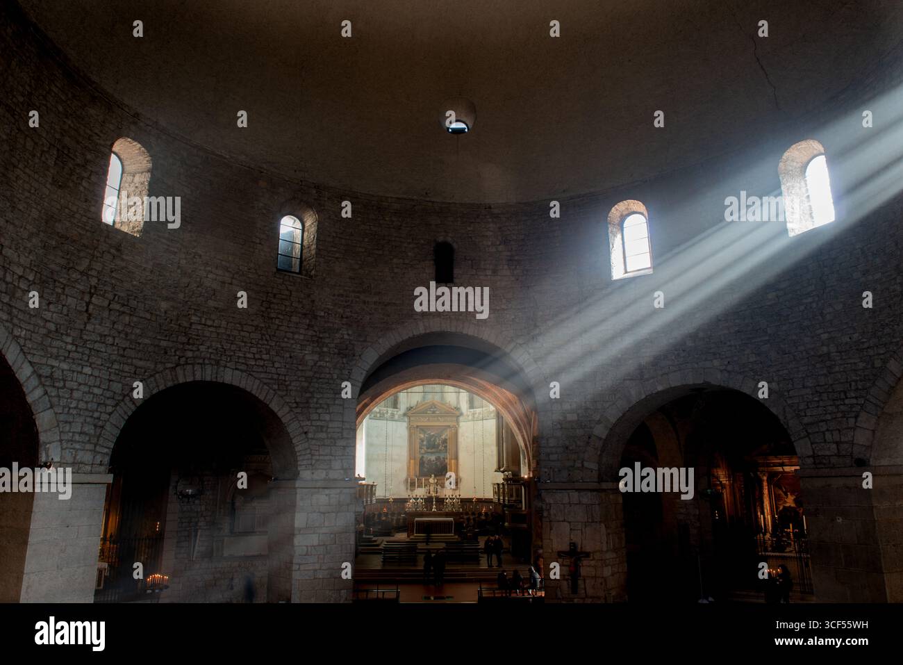 Brescia Italia Febbraio 12 2023:12th Duomo romanico del secolo famoso per la sua forma circolare e gli affreschi medievali Foto Stock