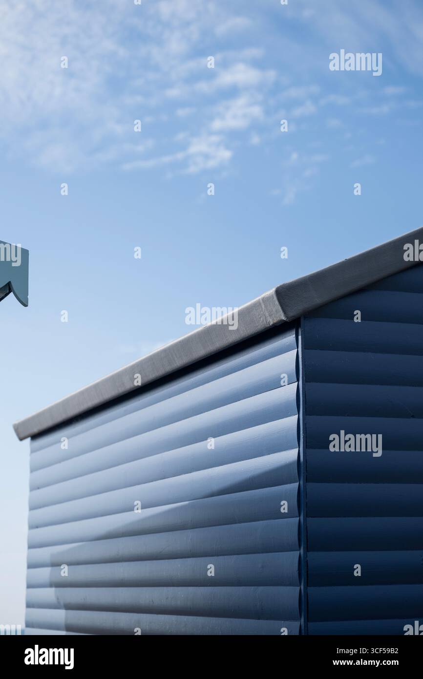 Spiaggia, capanna, dettaglio e stretto, coltiva la capanna estiva sulla costa meridionale Foto Stock