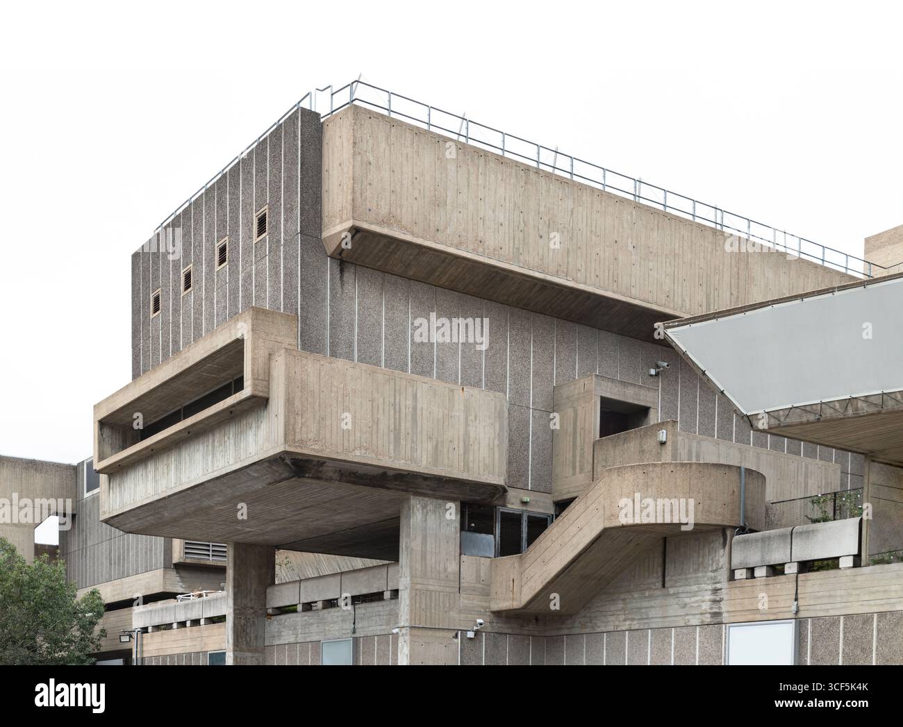 Londra, Regno Unito - 18 agosto 2025 - The Hayward Gallery, che è davvero una galleria d'arte contemporanea all'interno del Southbank Centre di Londra ed è rinomata per Foto Stock