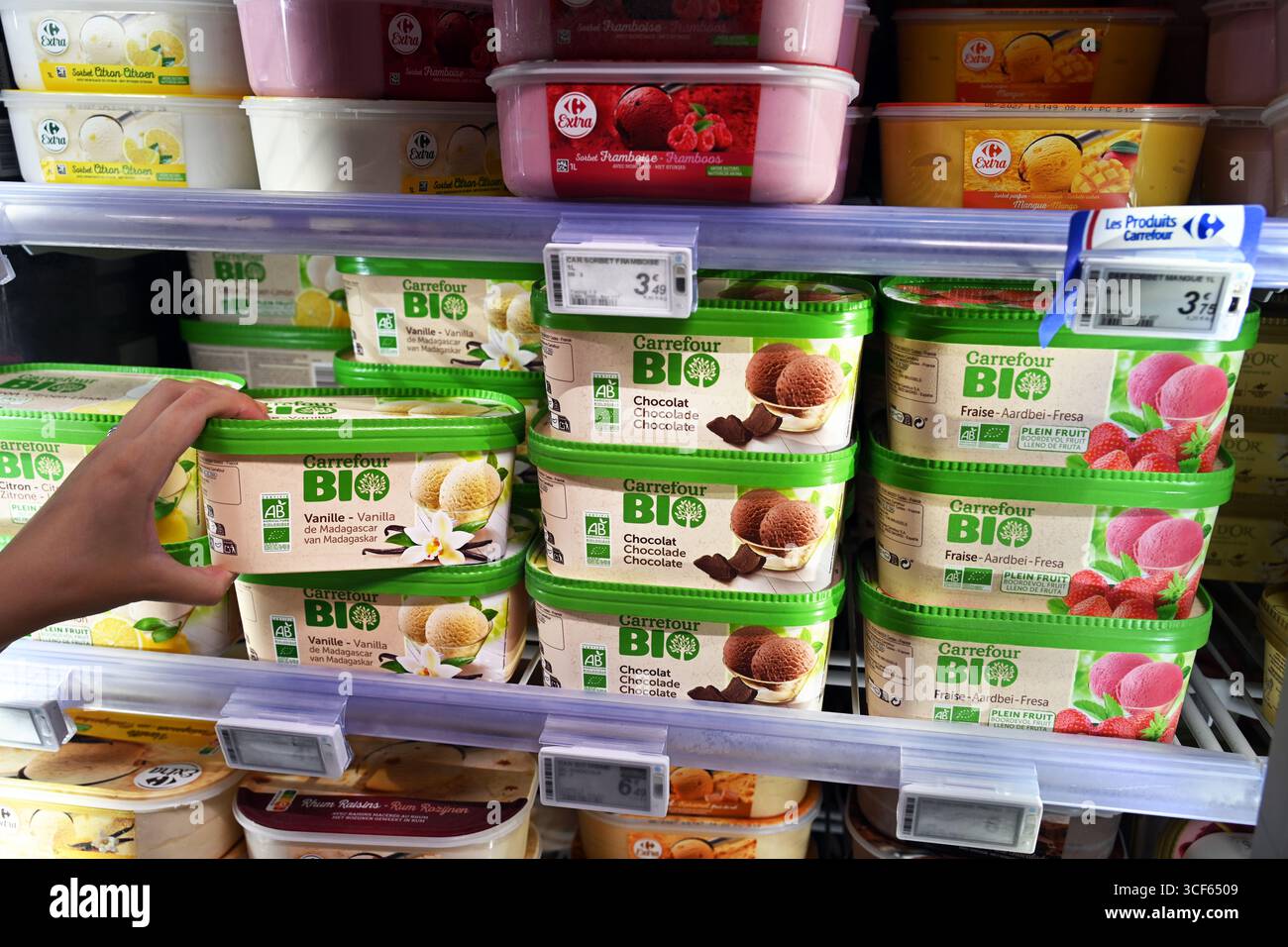 Etichetta BIO ICE ceam in un negozio di alimentari Foto Stock