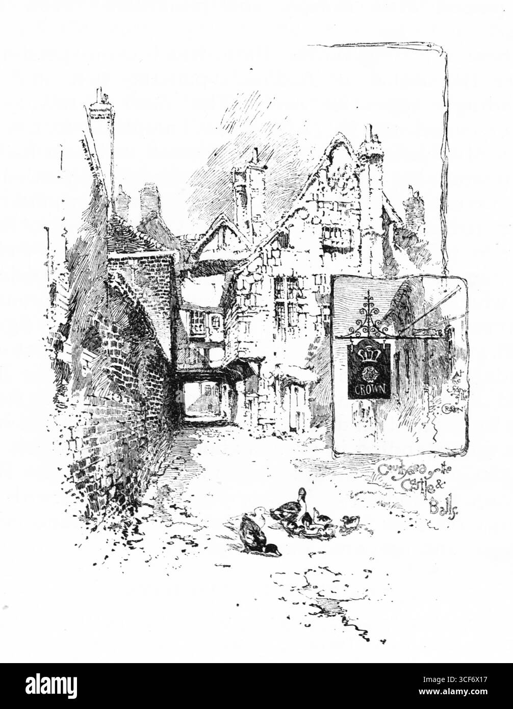 Nel cortile del "Castello e palle" di Marlborough, edifici in mattoni e legno a spiovente fiancheggiano una stretta strada acciottolata, i loro ripidi tetti e camini raggruppati evocano il fascino dei Tudor. Le anatre vagano in primo piano, animando la scena tranquilla. Un cartello da pub appeso con l'emblema a corona aggiunge un tocco araldico, ancorando la composizione nella tradizione locale e nella storia sociale. Illustrazione pubblicata per la prima volta nel 1888 da Richard Clay e Sons nel libro Coaching Days and Coaching Ways di W. Outram Tristram. Gli illustratori erano Herbert Railton e Hugh Thomson. Foto Stock
