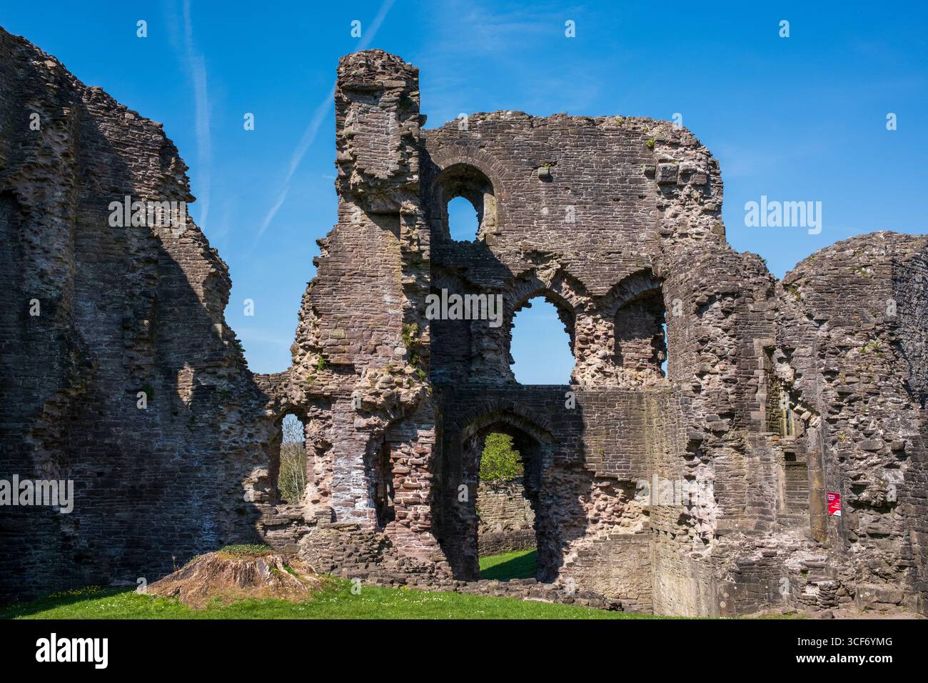 Mura esterne del castello di Abergavenny ad Abergavenny Monmouthshire Galles Regno Unito Foto Stock