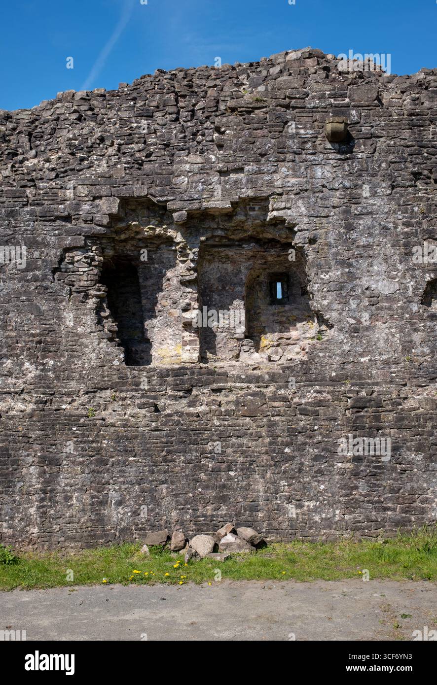 Mura esterne del castello di Abergavenny ad Abergavenny Monmouthshire Galles Regno Unito Foto Stock