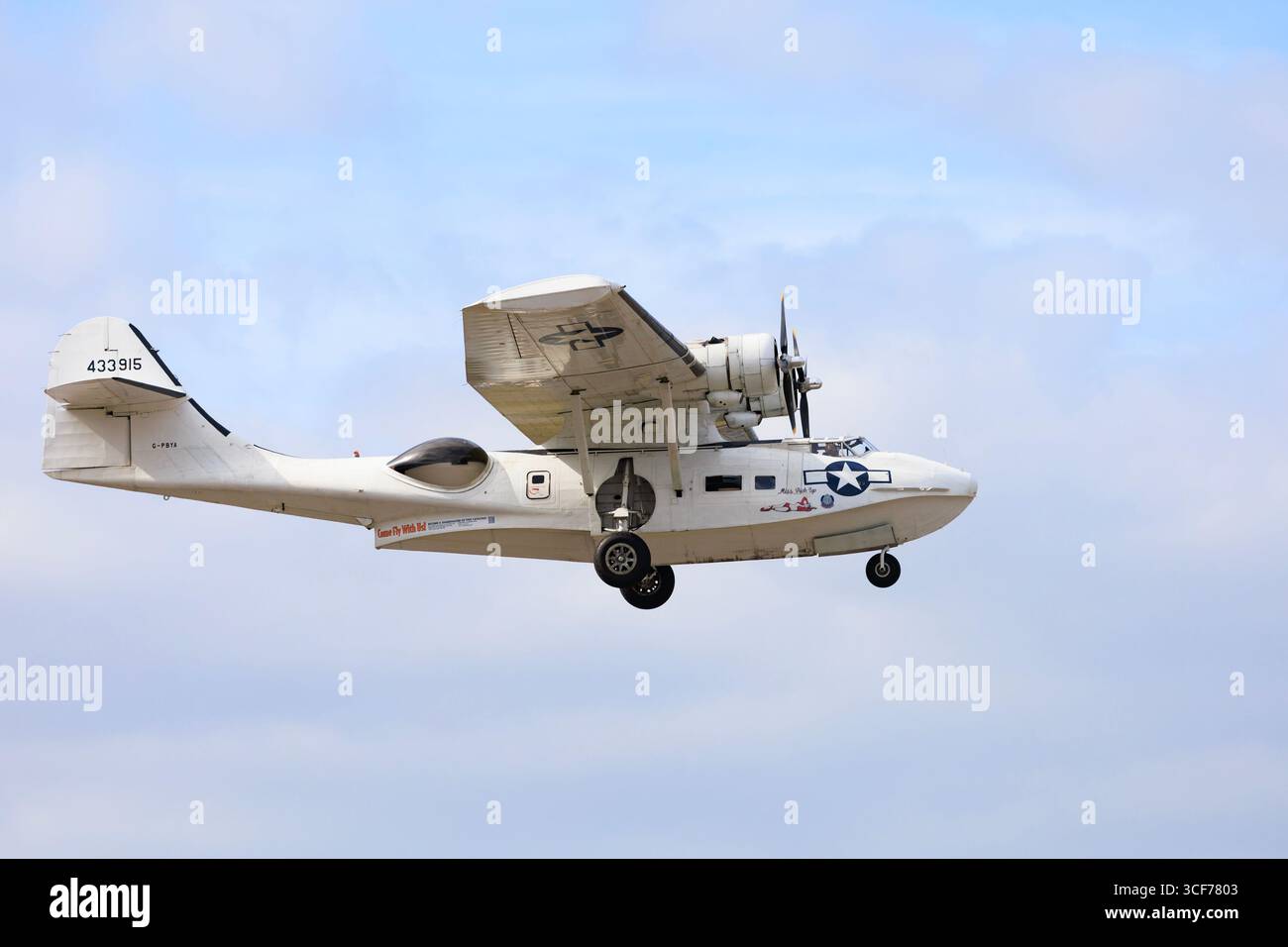 Consolidated PBY Catalina, G-PBYA, Miss Pick Up, nella seconda guerra mondiale USAAF caccia e salvataggio marittimo a lungo raggio in mostra al RAF Syerston Air Show. A. Foto Stock