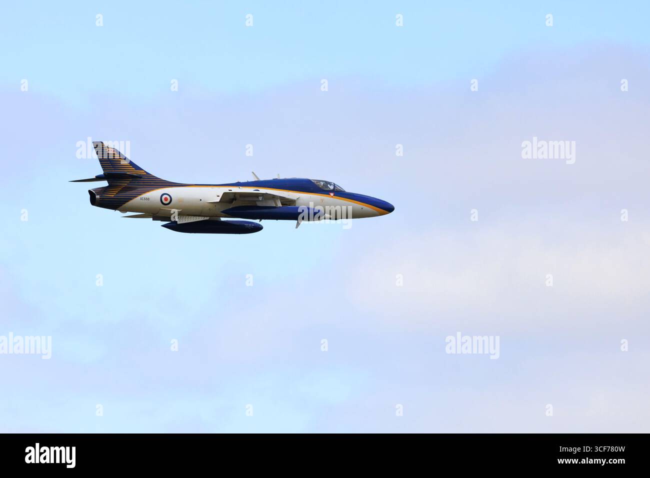 L'Hawker Hunter T72, d'epoca, restaurato, esegue una mostra flypast al RAF Syerston Airshow. Agosto 2025. Foto Stock