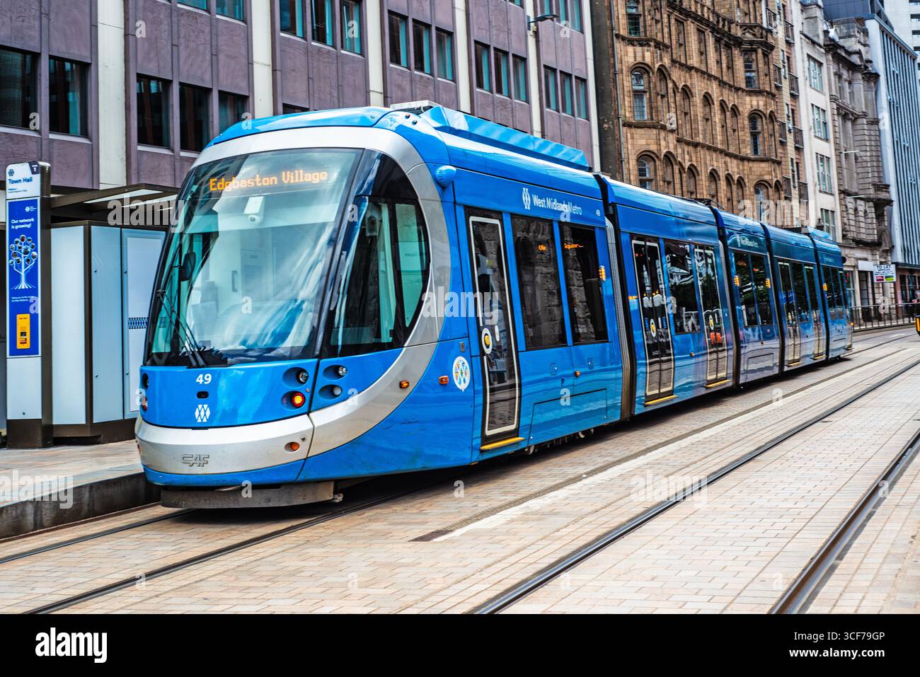 Metro tram, fermata Town Hall, Birmingham, West Midlands, Inghilterra Foto Stock