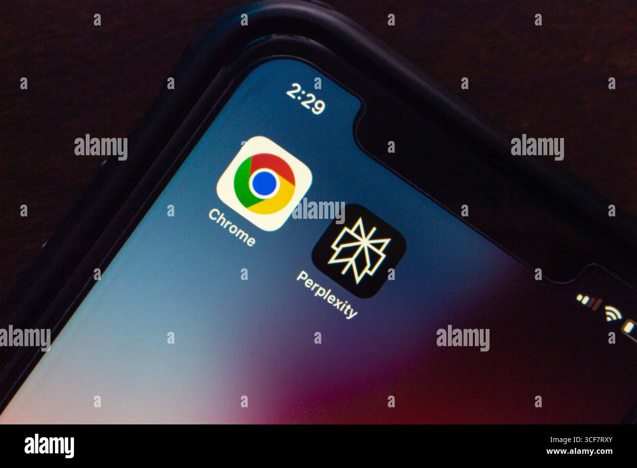 Città del Messico, MESSICO - 21 agosto 2025 : schermata iniziale dello smartphone che mostra le icone Google Chrome e Perplexity ai. Foto Stock