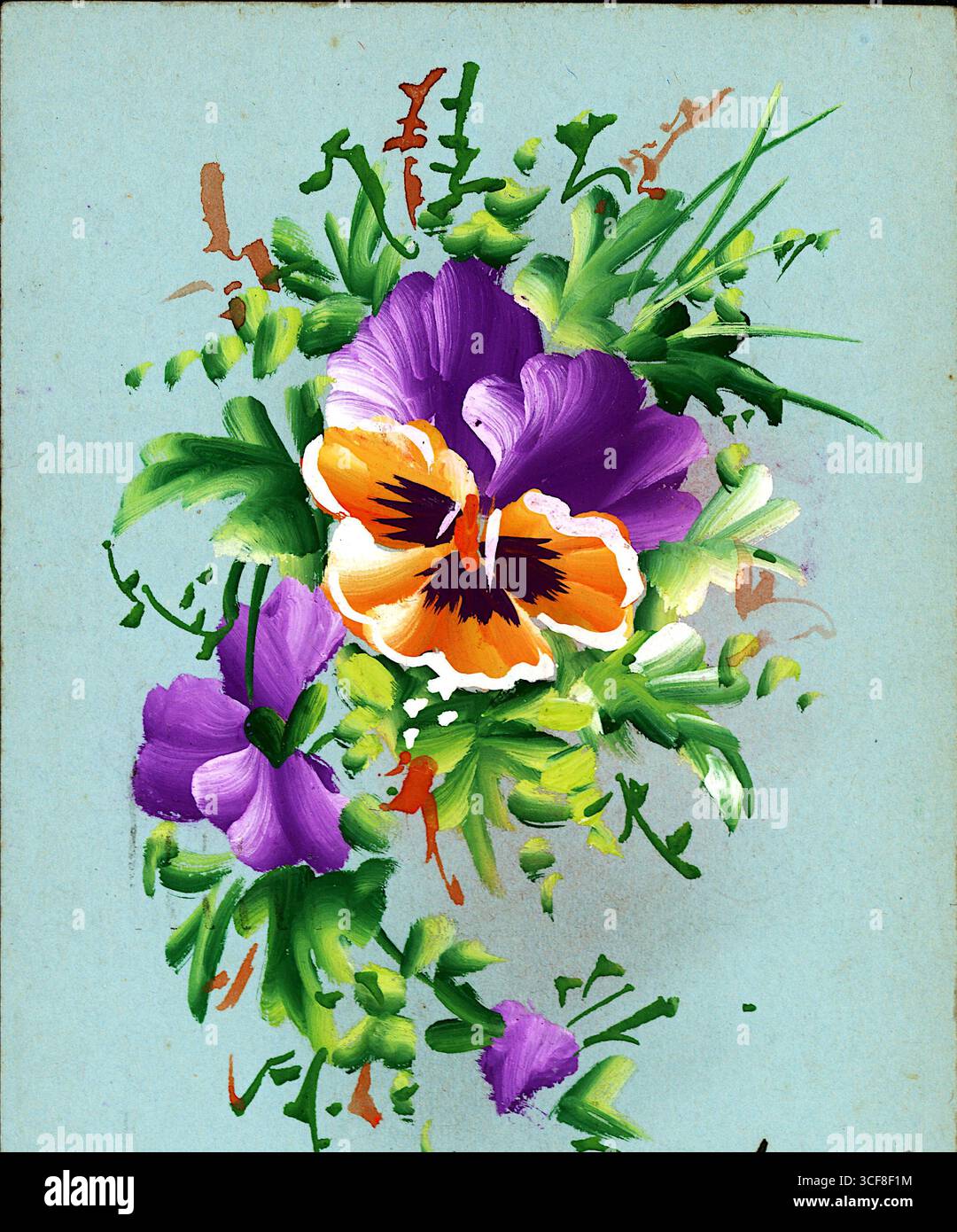 Questo studio floreale dipinto a mano del 1937 presenta una vivace pansia in piena fioritura, i suoi profondi petali viola e il centro giallo-arancio con pennellate espressive e venature scure. Il fogliame circostante e i fiori accostati aggiungono profondità botanica, mentre lo sfondo azzurro migliora la vivacità della composizione. La pansia - a lungo simbolo di ricordo e affetto - è ritratta sia con realismo che con fioritura, riflettendo l'apprezzamento del periodo per la bellezza coltivata e la risonanza emotiva nell'arte domestica. Un grazioso omaggio al sentimento del giardino e all'abilità pittorica. Foto Stock