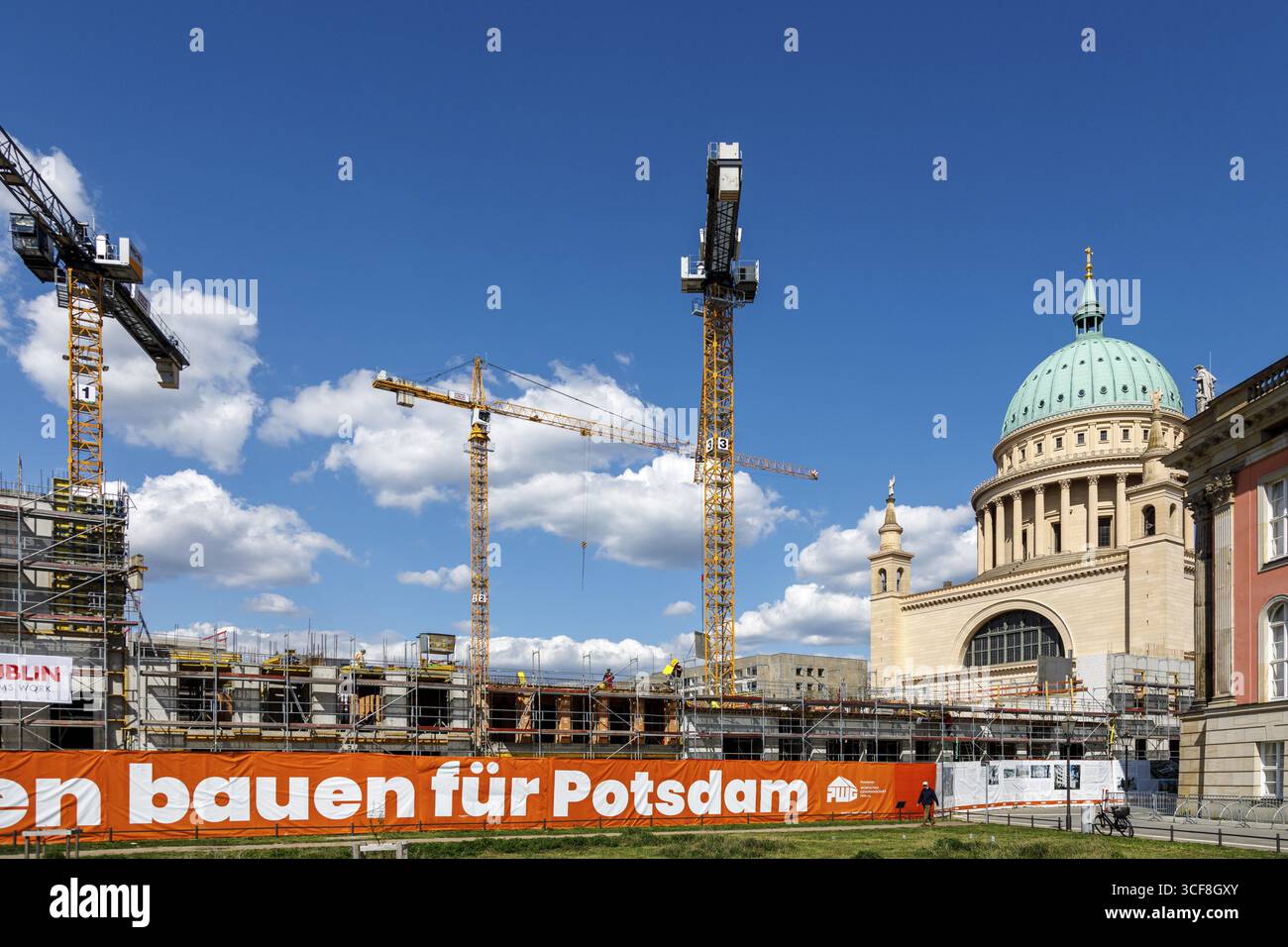 Edificio per Potsdam, grande cantiere nel centro vicino al Landtag e alla Nikolaikirche, Potsdam, Brandeburgo, Germania Foto Stock