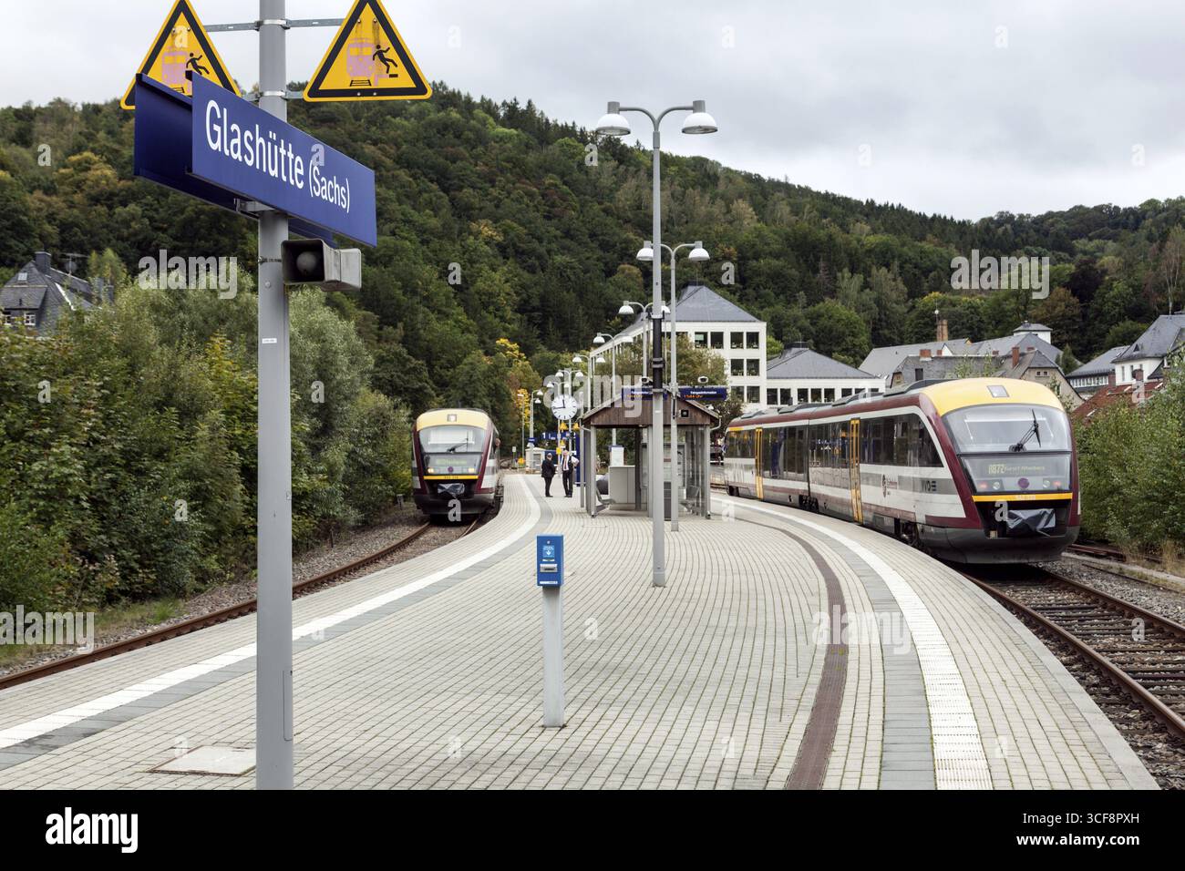 Stazione ferroviaria di Glashuette nel distretto di Saechsische Schweiz-Osterzgebirge, Regionabahn, OePNV, Glashuette, Sassonia Germania Foto Stock