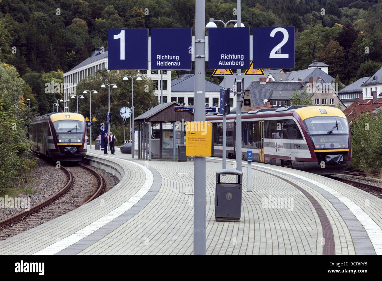 Stazione ferroviaria di Glashuette nel distretto di Saechsische Schweiz-Osterzgebirge, Regionabahn, OePNV, Glashuette, Sassonia Germania Foto Stock
