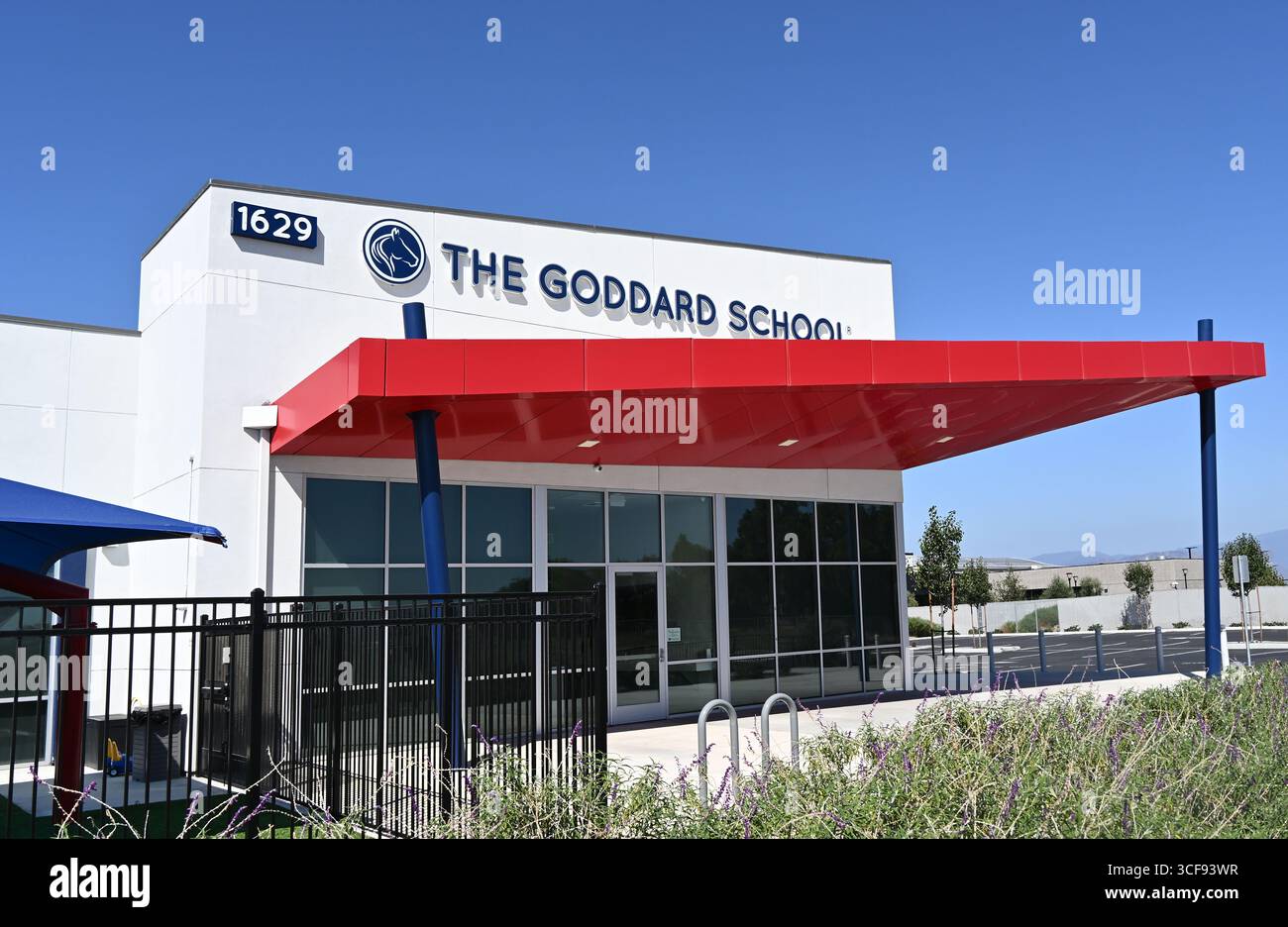 TUSTIN, CALIFORNIA - 18 agosto 2025: La Goddard School è il leader delle nazioni nella prima infanzia nel campus ATEP. Foto Stock