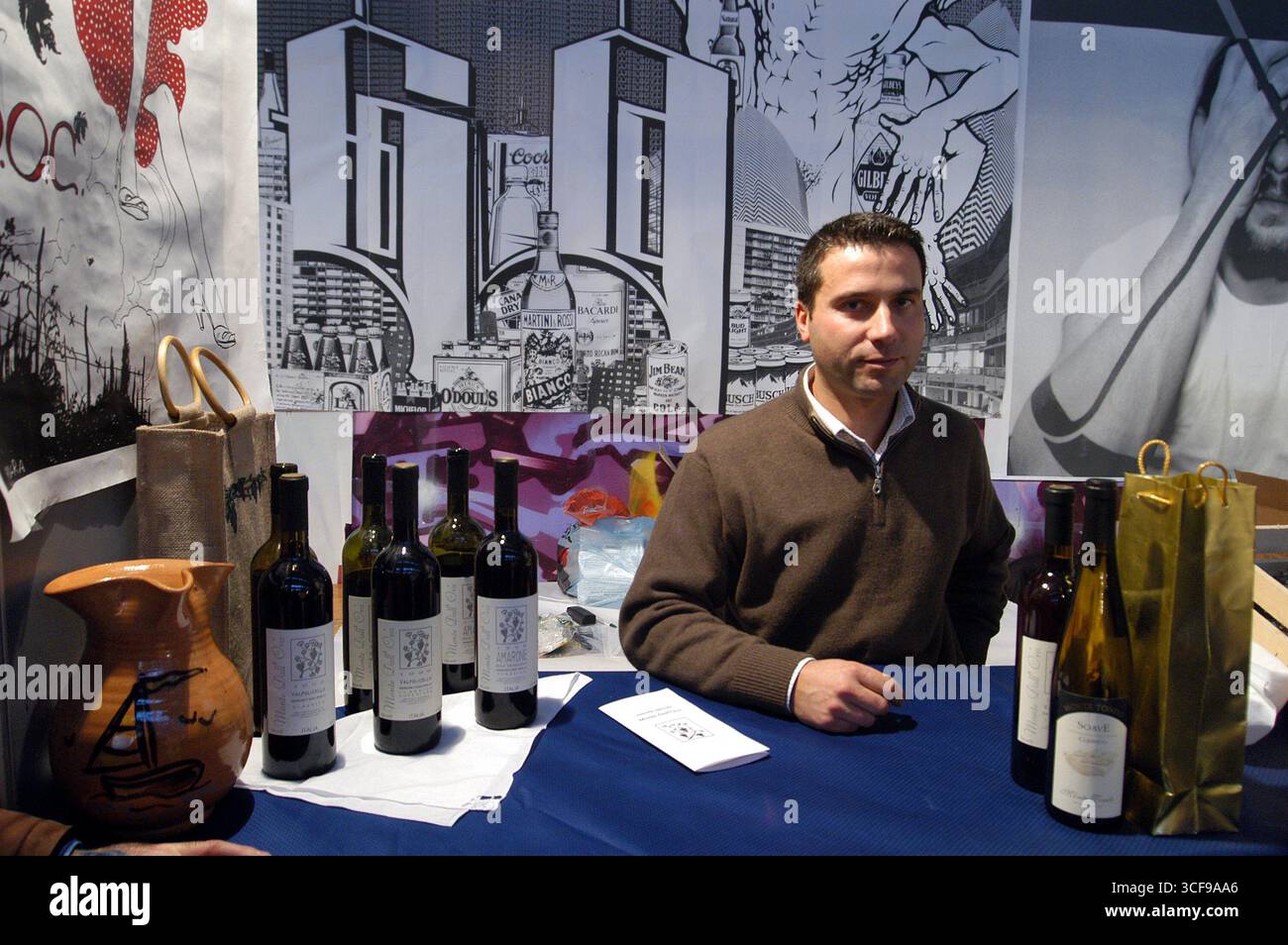 - centro sociale Leoncavallo, 'Critical Wine', mostra e mercato dei vini di piccoli produttori indipendenti....- centro sociale Leoncavallo, 'Critical Wine', mostra e mercato vini di piccoli produttori indipendenti Foto Stock