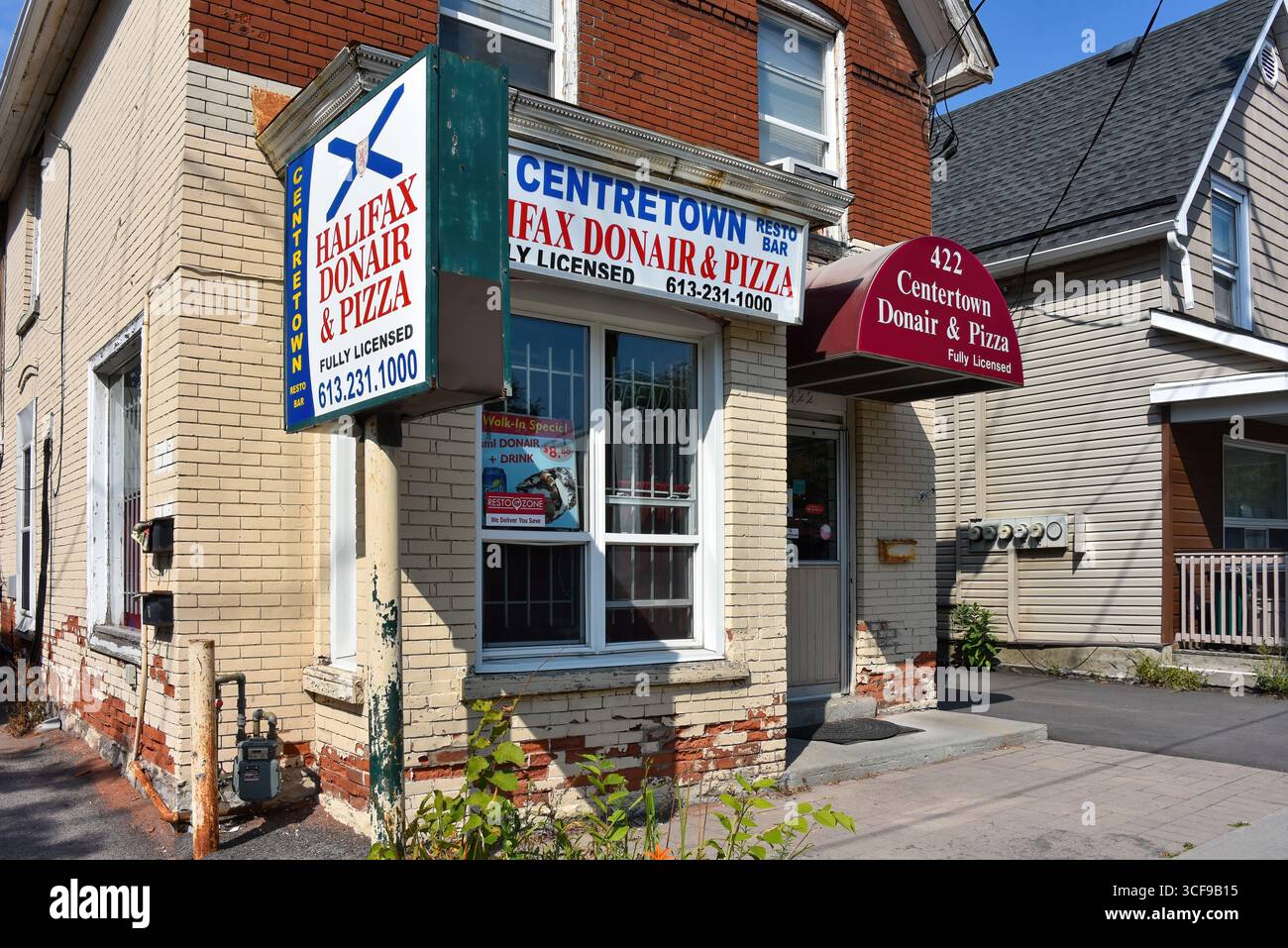 Ottawa, Canada - 16 agosto 2025: Centretown Halifax Donair in Bronson Street vende donatori dalla ricetta originale di Halifax donair. Il Donair era dentro Foto Stock