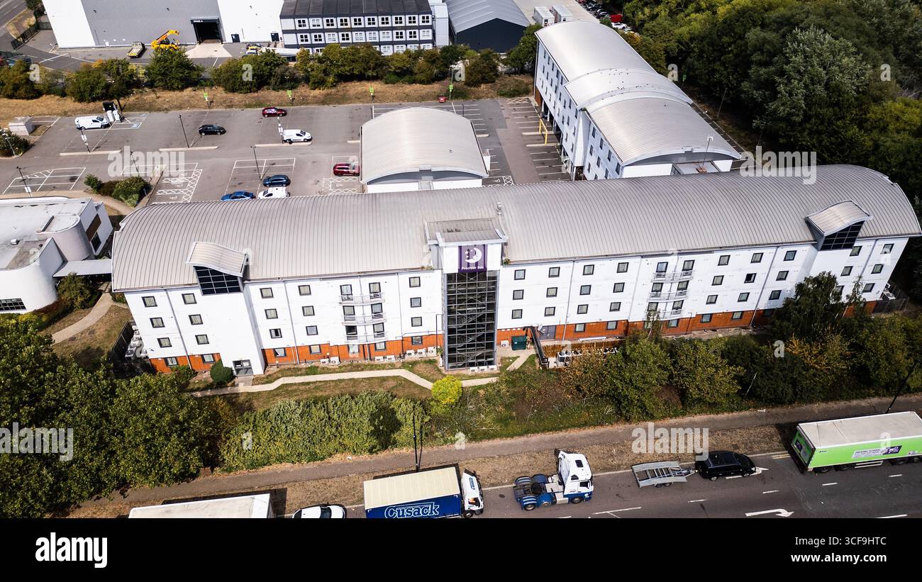 Enfield, Regno Unito 19 agosto 2025 Premier Inn hotel presso Innova Business Park, Enfield, Regno Unito. Sistemazioni moderne con una chiara vista esterna, adatte per gli ospiti in viaggio d'affari Foto Stock