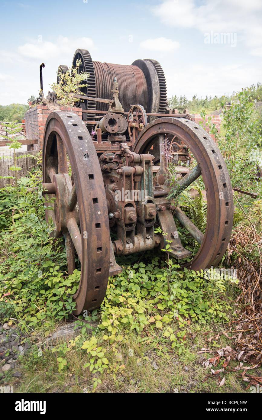 Una qualche forma di attrezzatura mineraria storica presso la miniera che comprende il cavo avvolgente, Beamish il Museo vivente del Nord Foto Stock