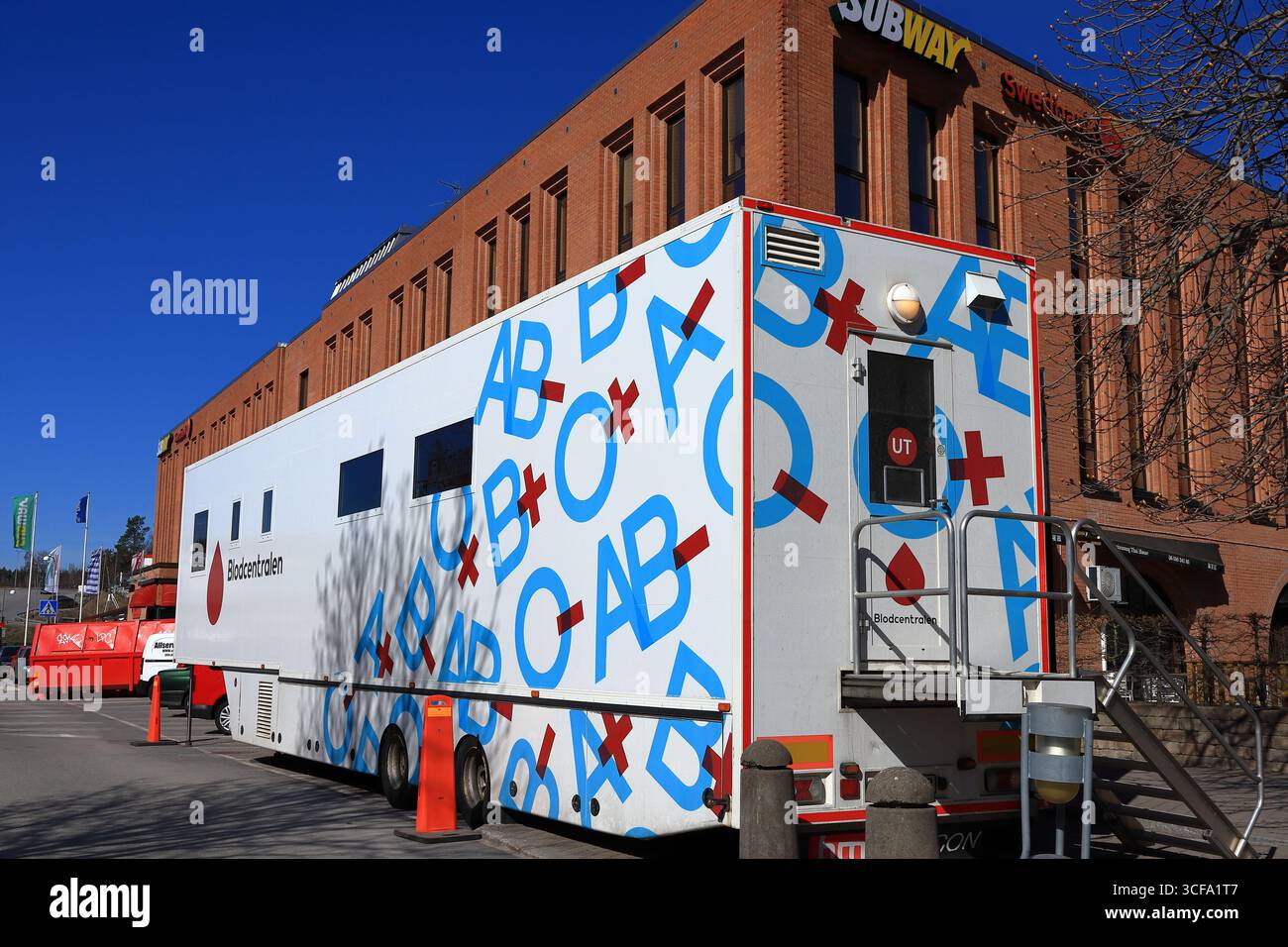 Rimorchio del Blood bus. Libero per il pubblico di donare sangue. Servizio sanitario medico. Stoccolma, Svezia. Foto Stock