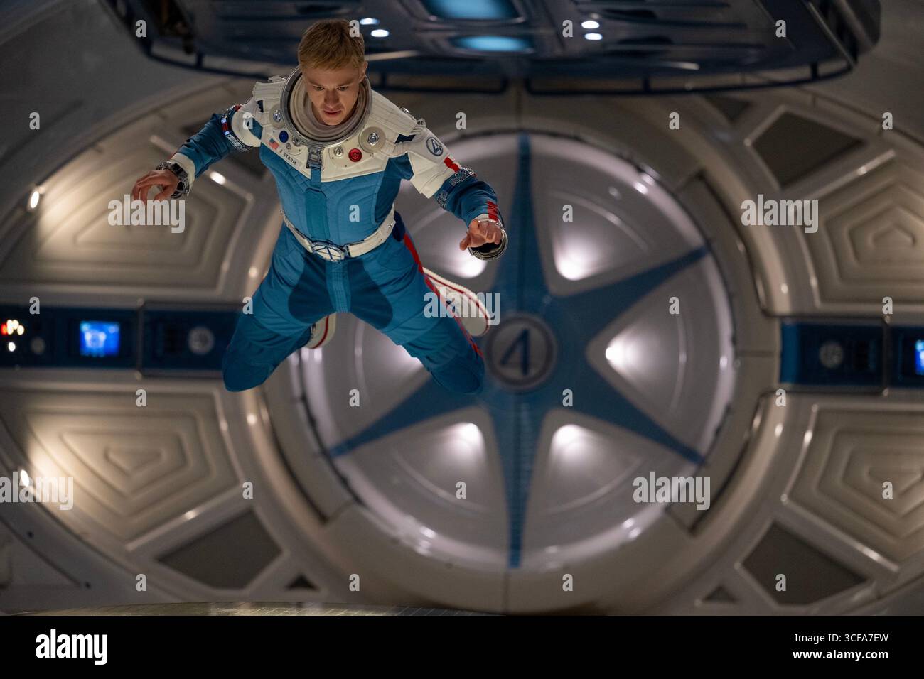 The Fantastic Four: First Steps (2025) The Fantastic Four (2025) Joseph Quinn nel ruolo di Johnny Storm/Human Torch *Filmstill - solo uso editoriale* Vedi Special Foto Stock
