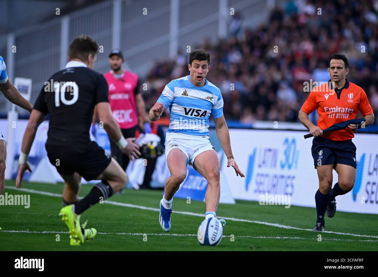 CORDOBA, ARGENTINA - 16 AGOSTO: L'Argentina Bautista Delguy insegue dopo un calcio durante la partita del Campionato di rugby 2025 tra Argentina Pumas e. Foto Stock